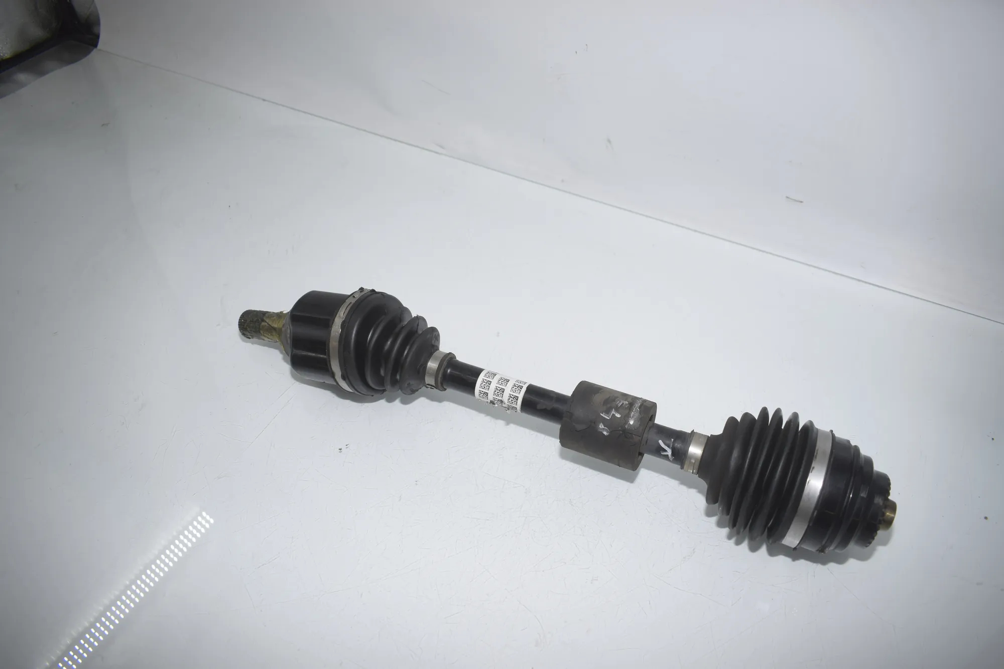 Front Left Driveshaft – OEM 8643363 · BMW X1 (F48) sDrive 18 i 2018 – 4