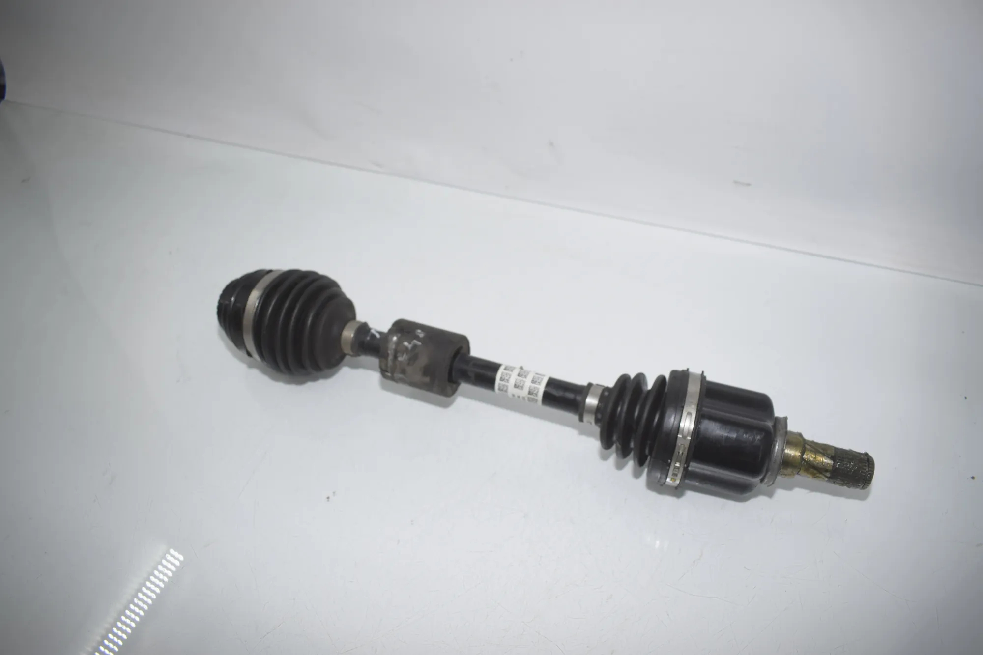 Front Left Driveshaft – OEM 8643363 · BMW X1 (F48) sDrive 18 i 2018 – 2