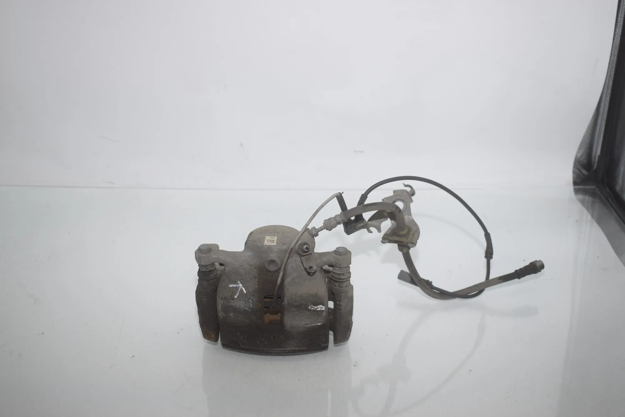 Front Left Brake Caliper – OEM 6860265 · BMW X1 (F48) sDrive 18 i 2018