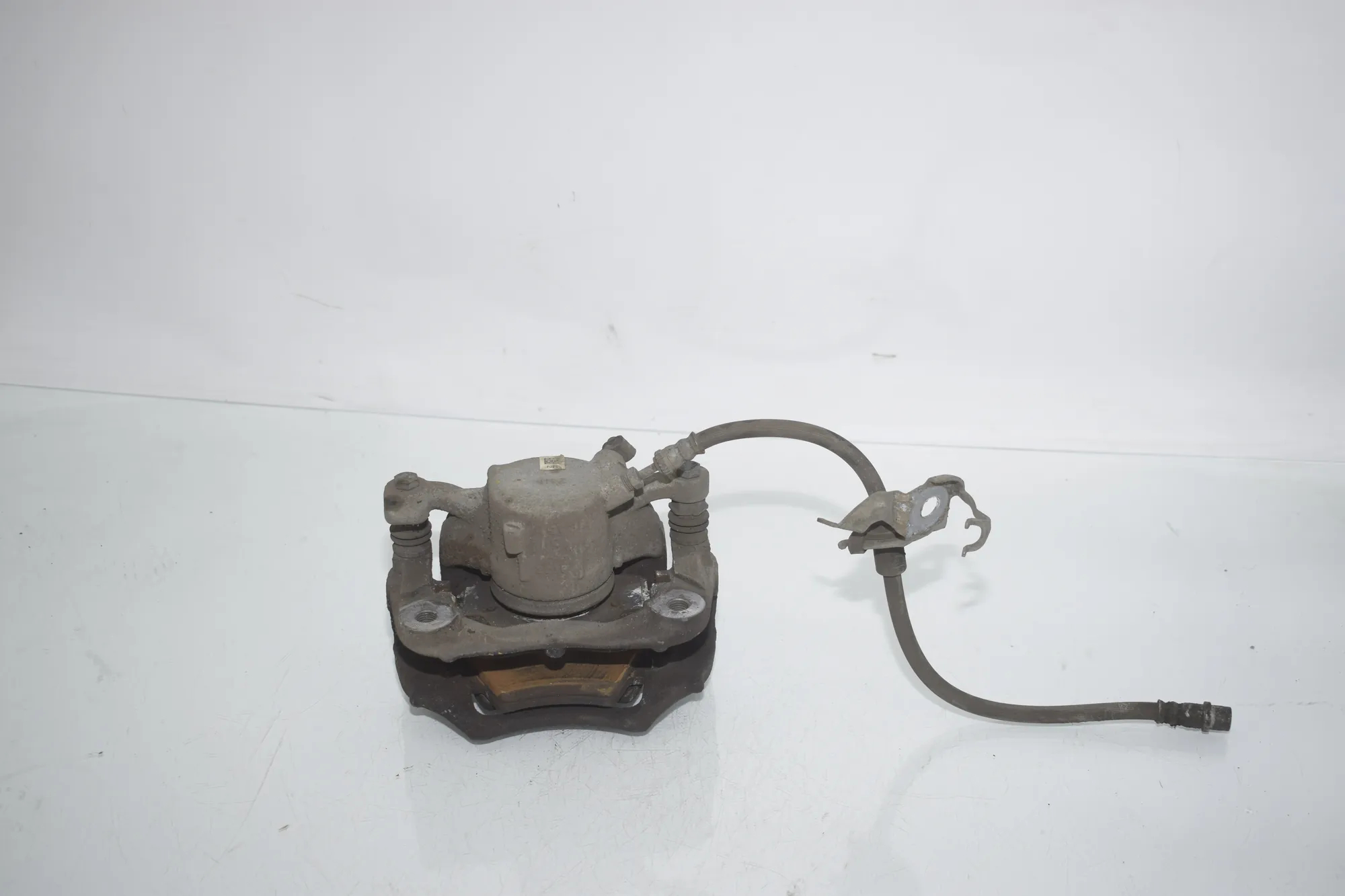 Front Right Brake Caliper – OEM 6860266 · BMW X1 (F48) sDrive 18 i 2018 – 3