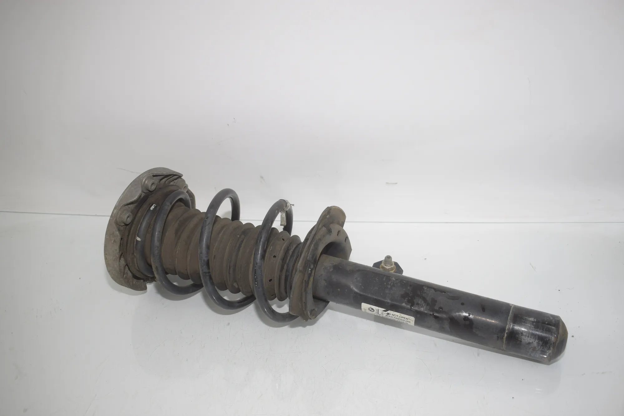 Front Left Shock Absorber – OEM 6886751 · BMW X1 (F48) sDrive 18 i 2018 – 2