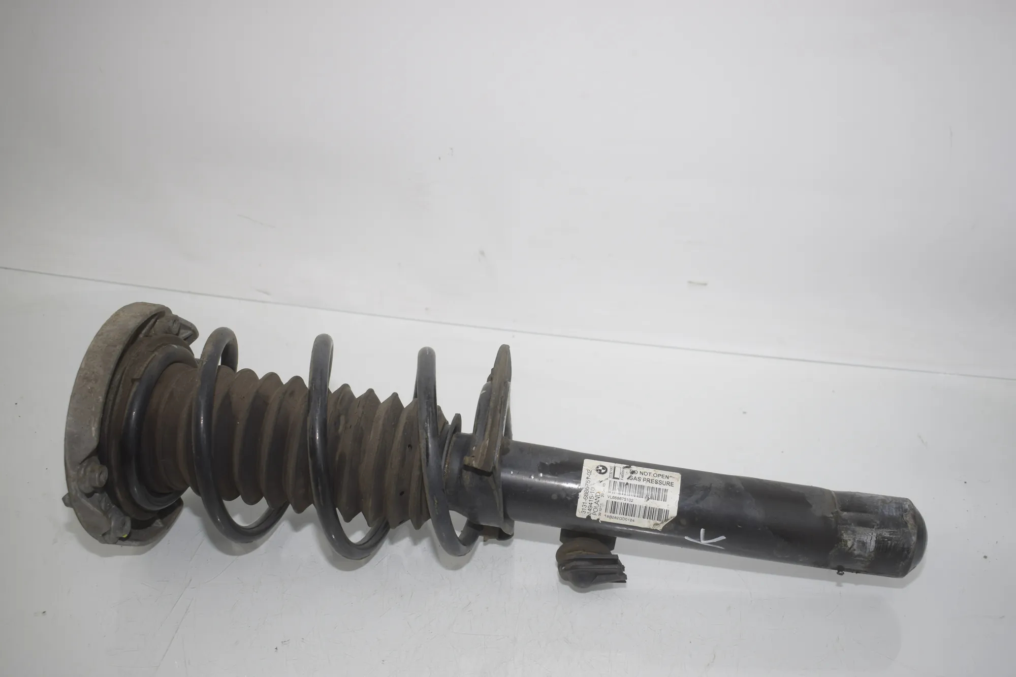 Front Left Shock Absorber – OEM 6886751 · BMW X1 (F48) sDrive 18 i 2018