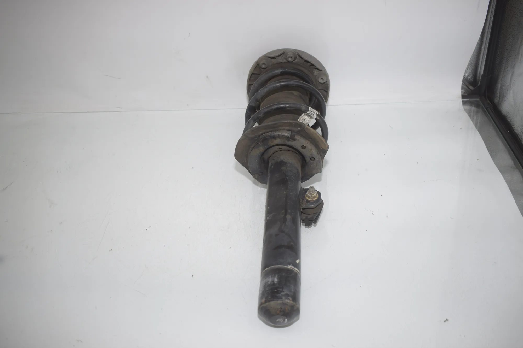 Front Left Shock Absorber – OEM 6886751 · BMW X1 (F48) sDrive 18 i 2018 – 3