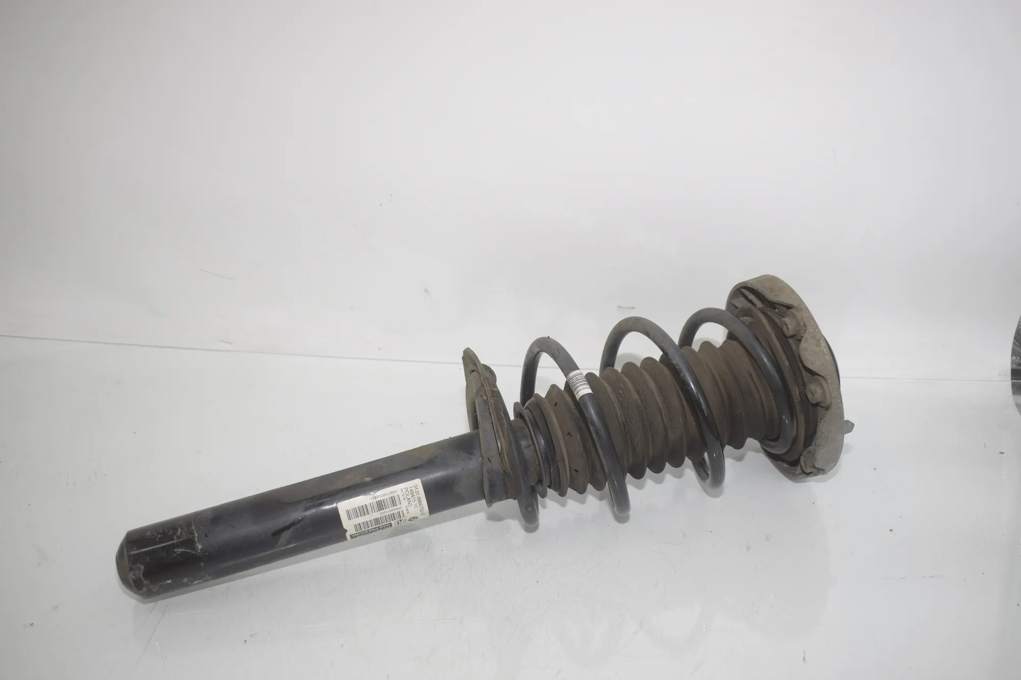Front Right Shock Absorber – OEM 6886752 · BMW X1 (F48) sDrive 18 i 2018