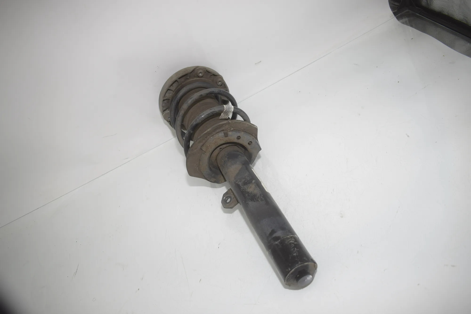 Front Right Shock Absorber – OEM 6886752 · BMW X1 (F48) sDrive 18 i 2018 – 3