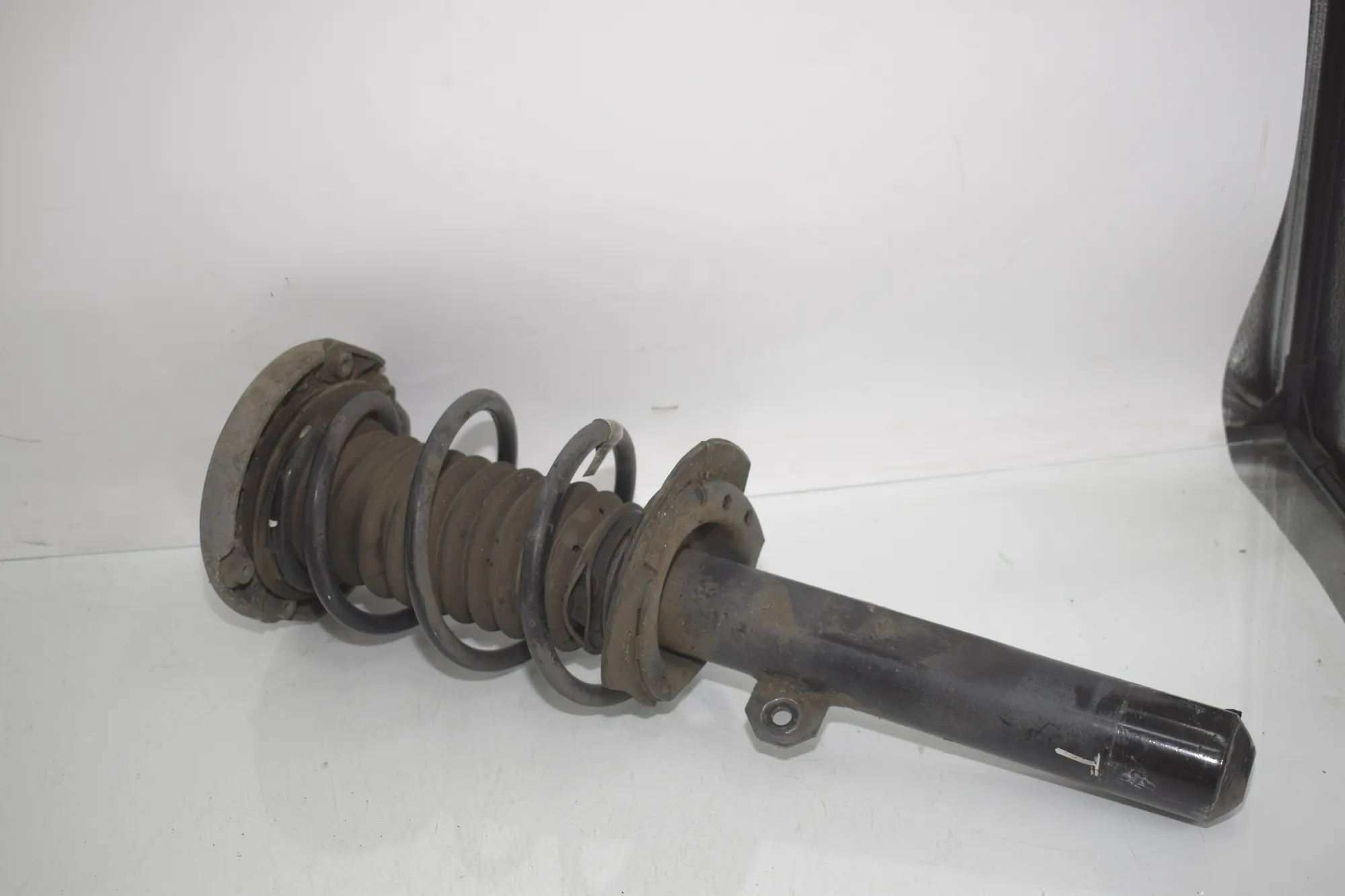 Front Right Shock Absorber – OEM 6886752 · BMW X1 (F48) sDrive 18 i 2018 – 4