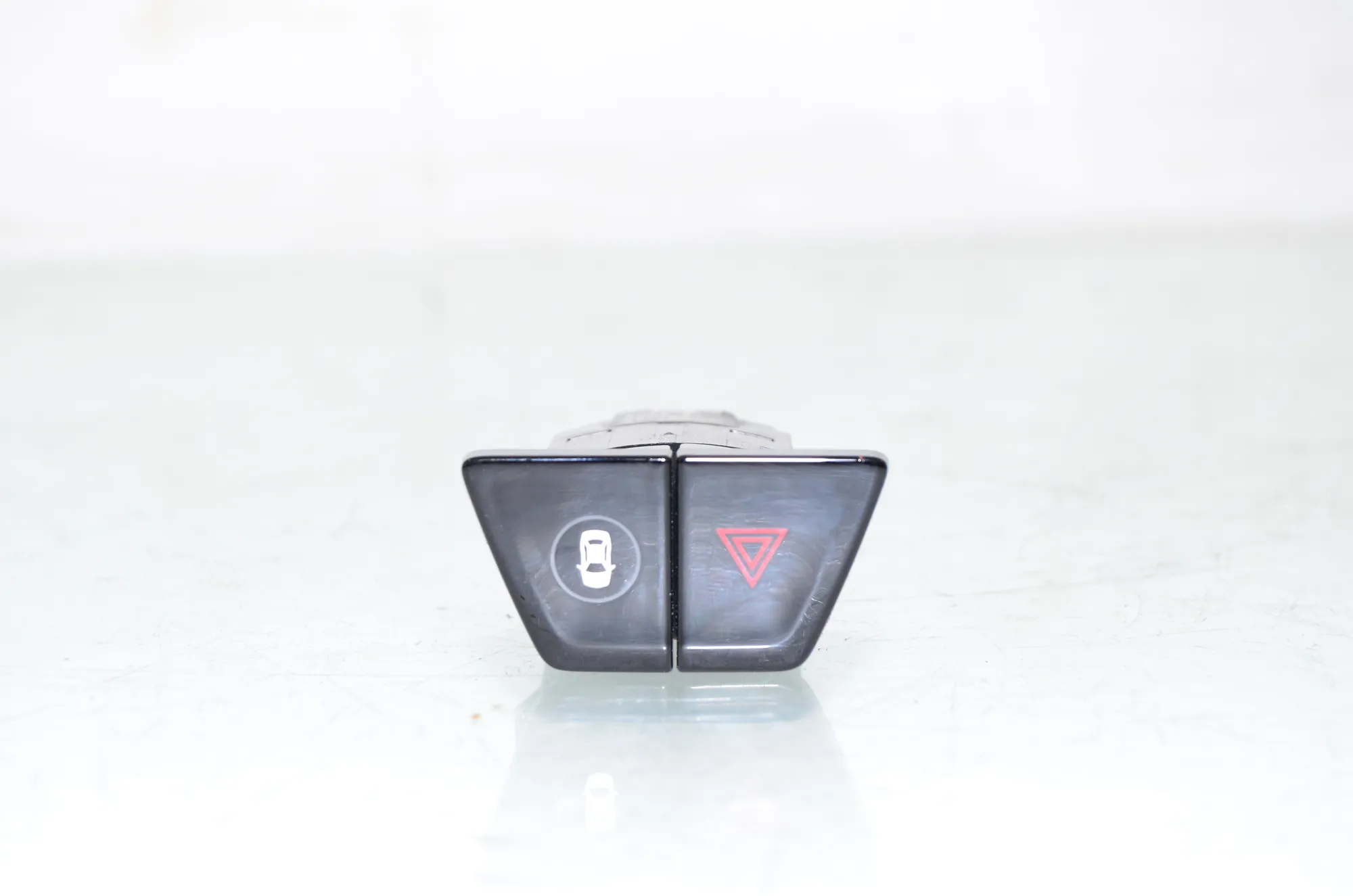 Hazard Button – OEM 9383535 · BMW 7 (G11, G12) 750 d, Ld xDrive 2016