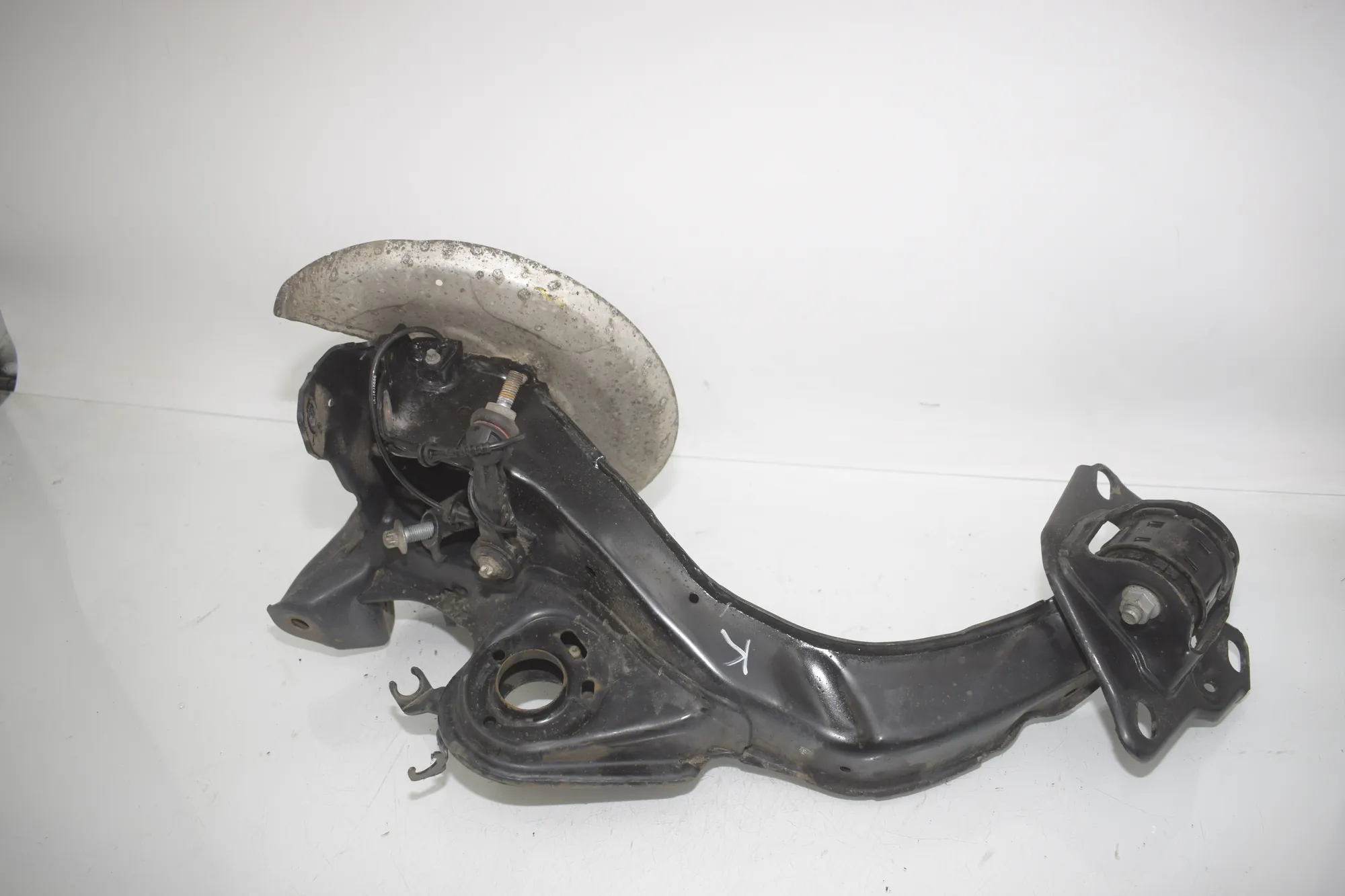 Rear Left Wheel Hub Spindle – OEM 8842879 · BMW X1 (F48) sDrive 18 i 2018 – 3