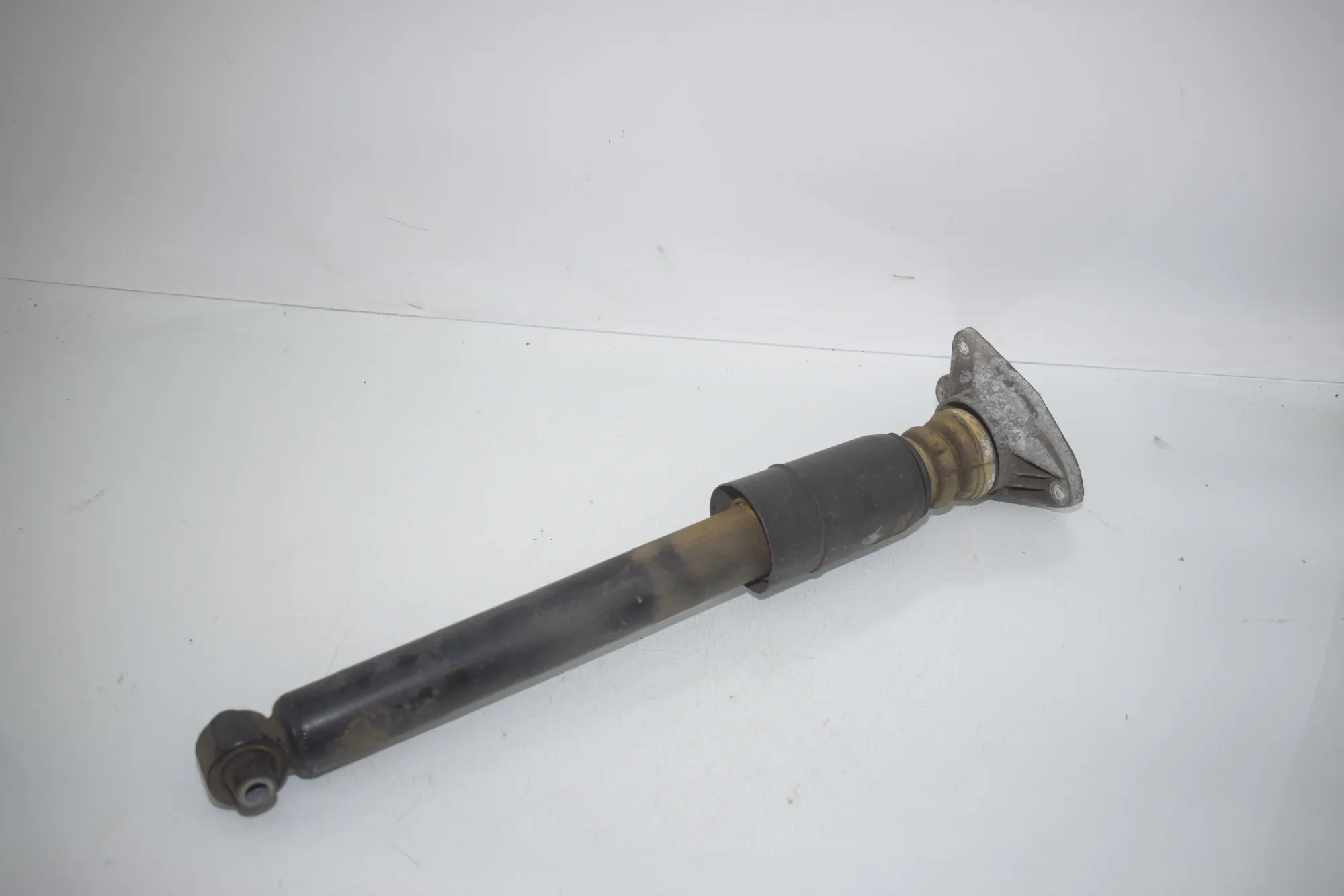 Rear Left Shock Absorber – OEM 6791568 · BMW 3 (F30, F80) 320 i 2012 – 3