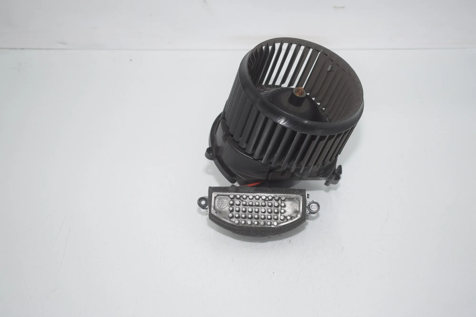 Heater Blower Fan – OEM 9297752 · BMW X1 (F48) sDrive 18 i 2018