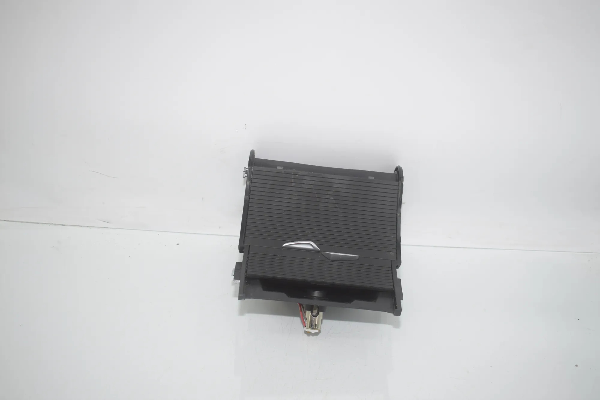 Cup Holder – OEM 9292557 · BMW X1 (F48) sDrive 18 i 2018