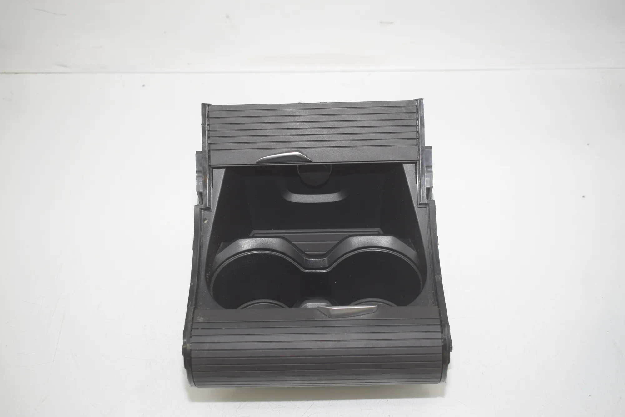 Cup Holder – OEM 9292557 · BMW X1 (F48) sDrive 18 i 2018 – 3