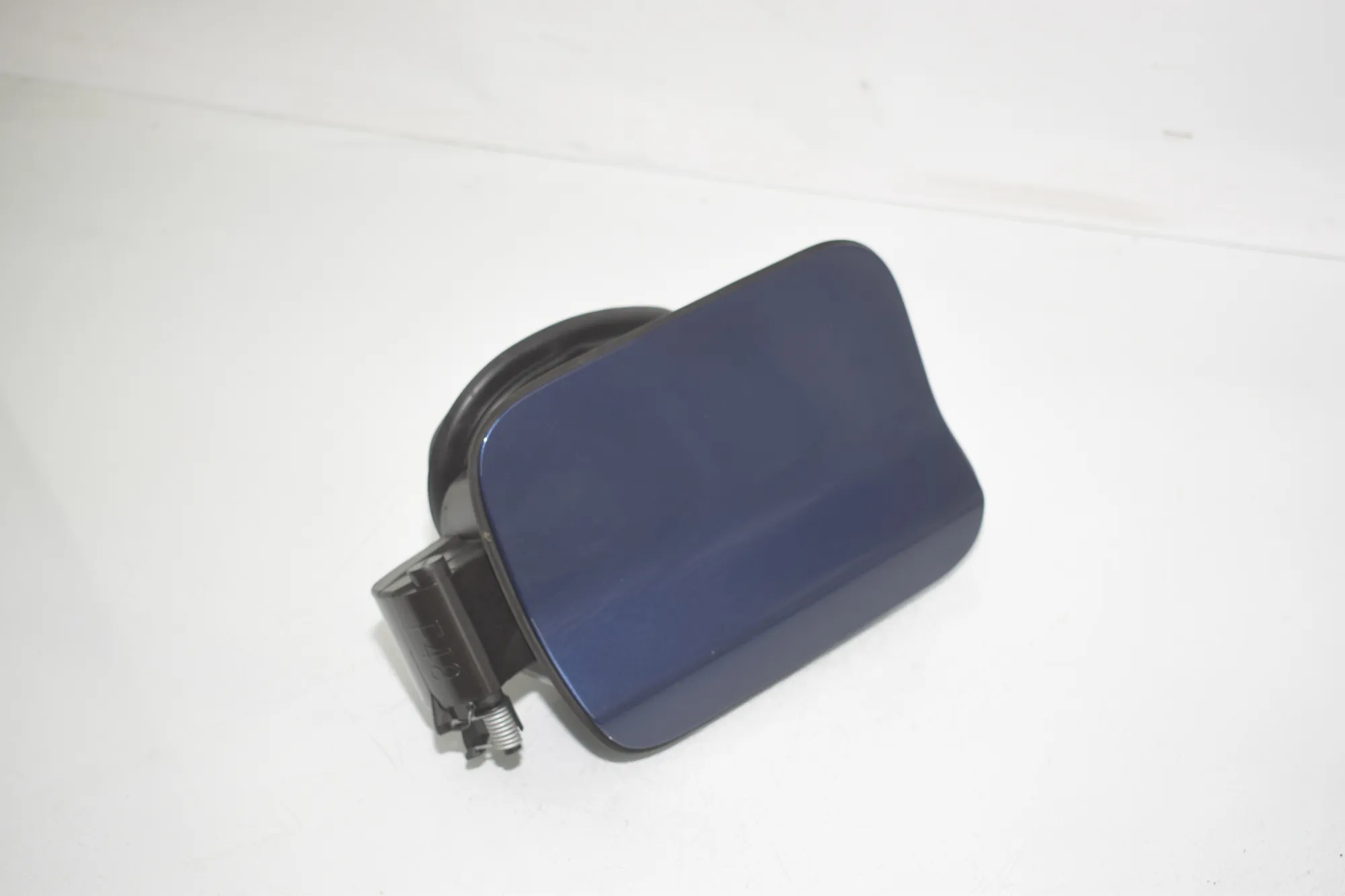 Fuel Tank Flap Cap – OEM 7359171 · BMW X1 (F48) sDrive 18 i 2018 – 4