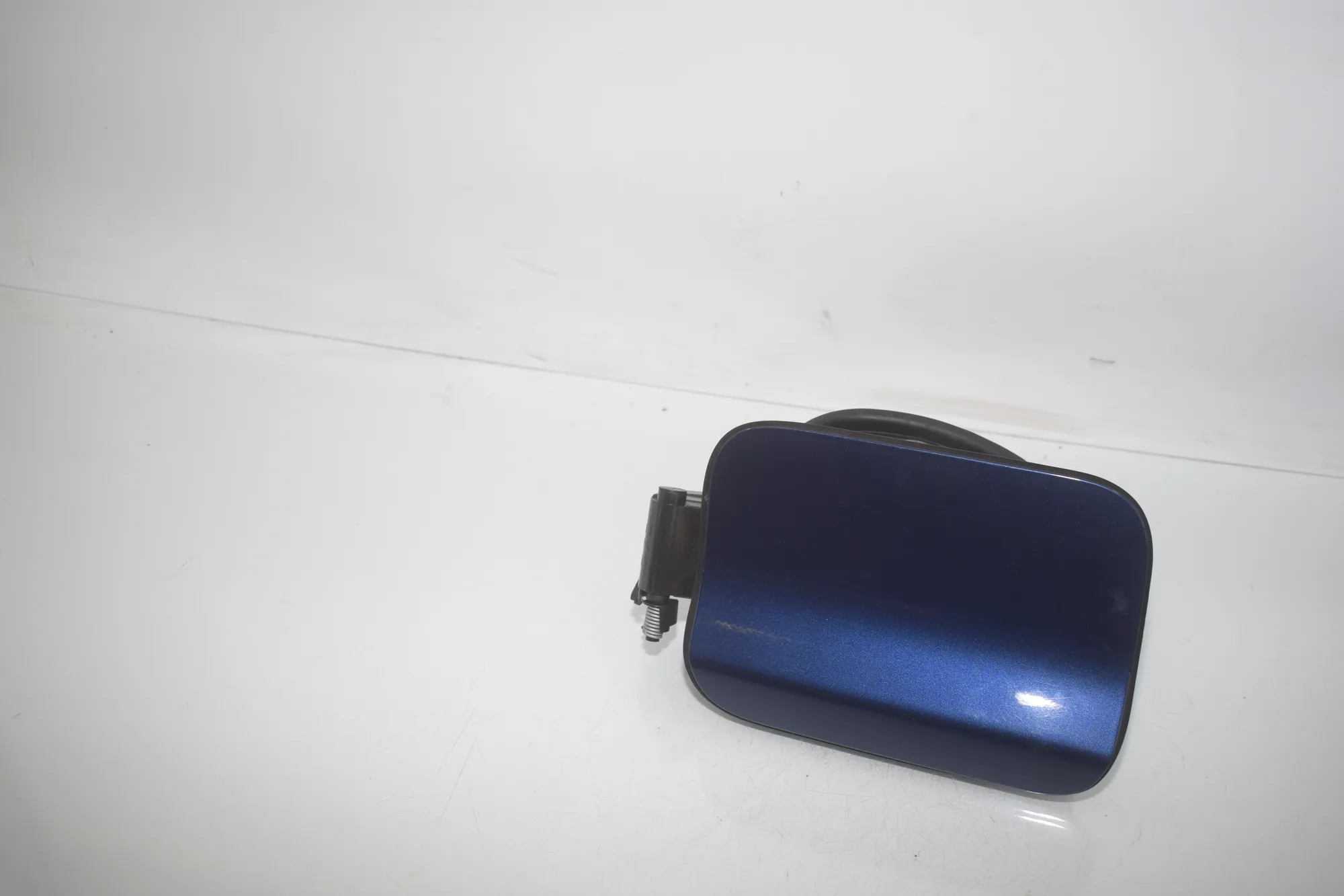 Fuel Tank Flap Cap – OEM 7359171 · BMW X1 (F48) sDrive 18 i 2018 – 2