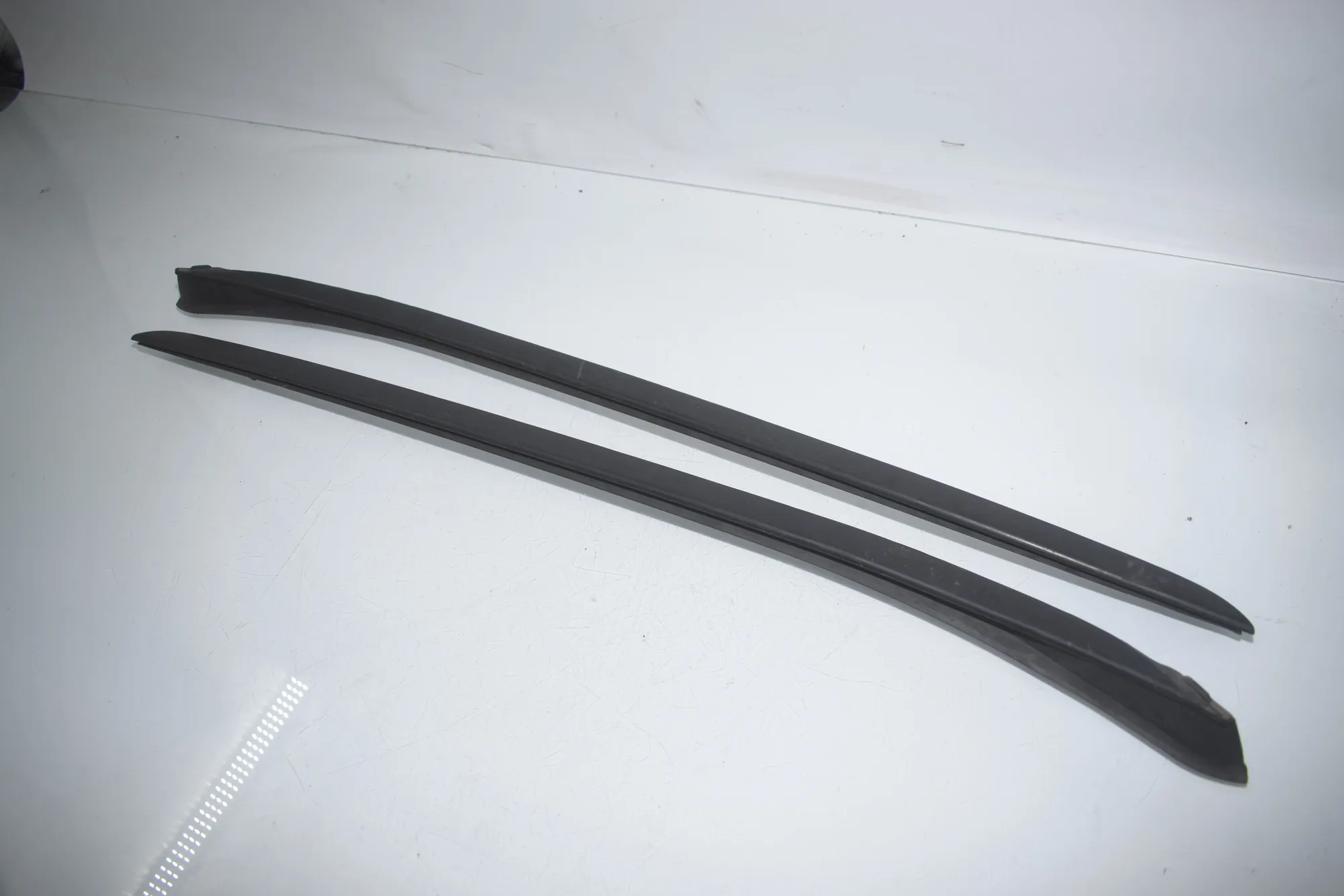 Front Windshield Trim – OEM 7350609 · BMW X1 (F48) sDrive 18 i 2018 – 2