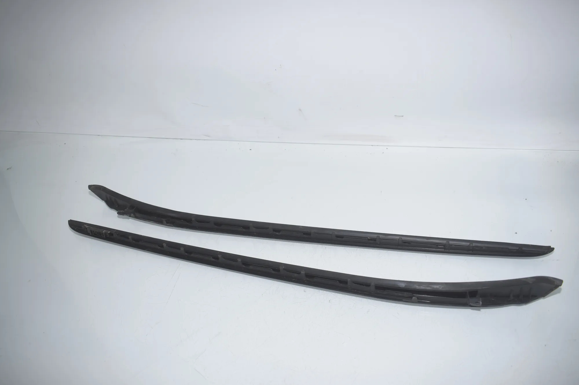 Front Windshield Trim – OEM 7350609 · BMW X1 (F48) sDrive 18 i 2018 – 3