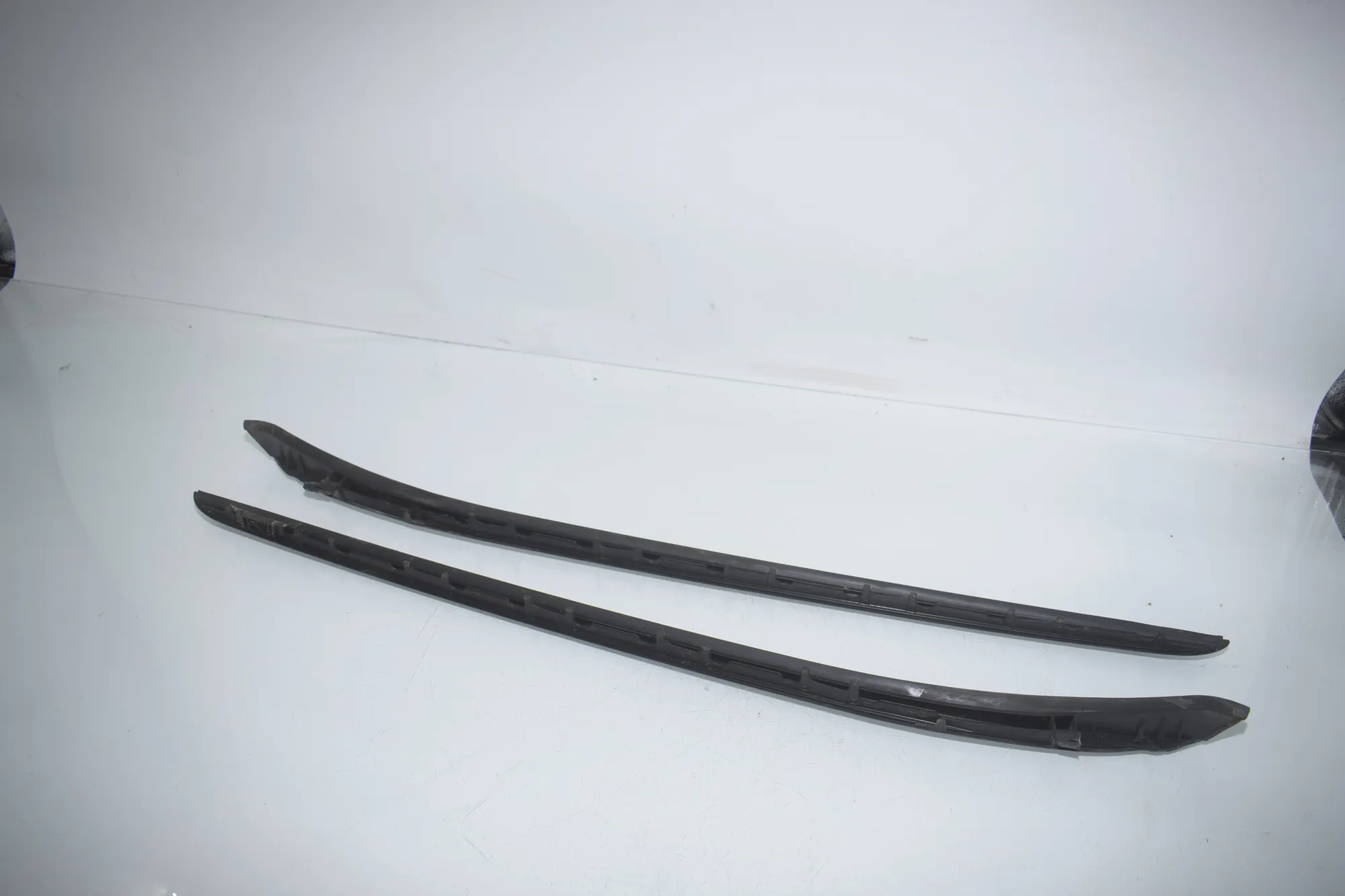 Front Windshield Trim – OEM 7350609 · BMW X1 (F48) sDrive 18 i 2018 – 4