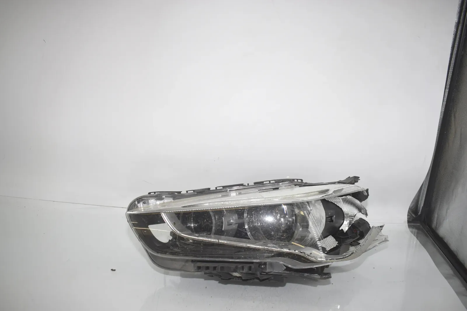 Front Left Headlight – OEM 7495003 · BMW X1 (F48) sDrive 18 i 2018