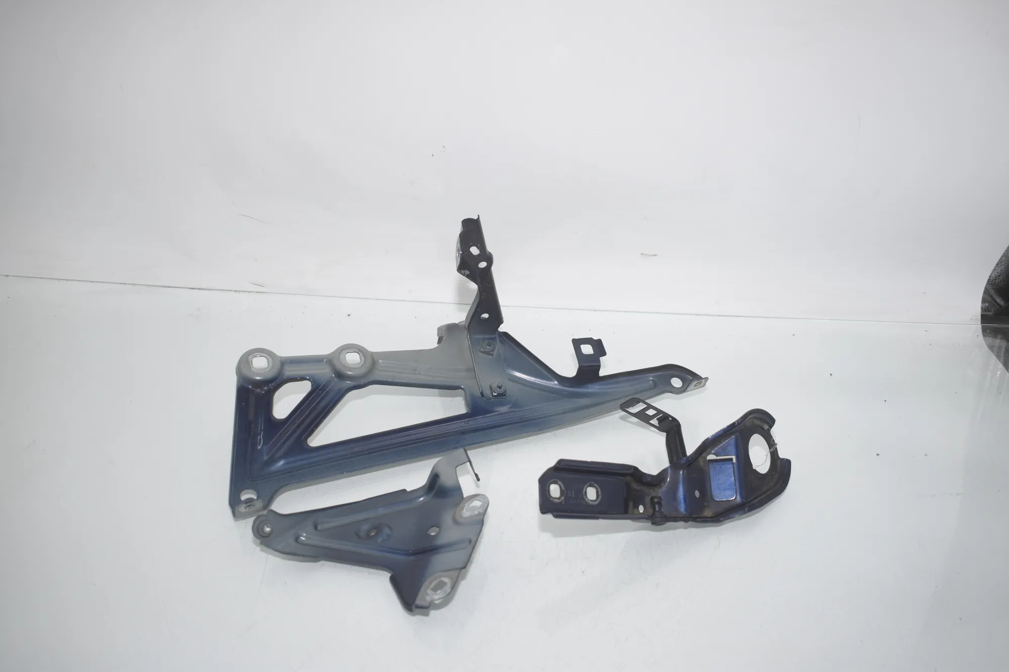 Front Right Fender Holder – OEM 7329448 · BMW X1 (F48) sDrive 18 i 2018