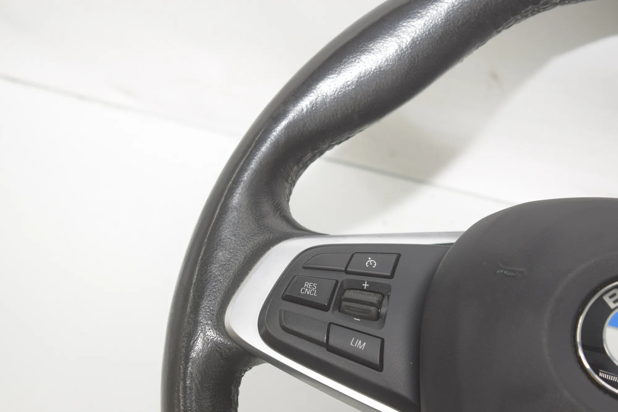 Steering Wheel – OEM 6877509 · BMW X1 (F48) sDrive 18 i 2018 – 3