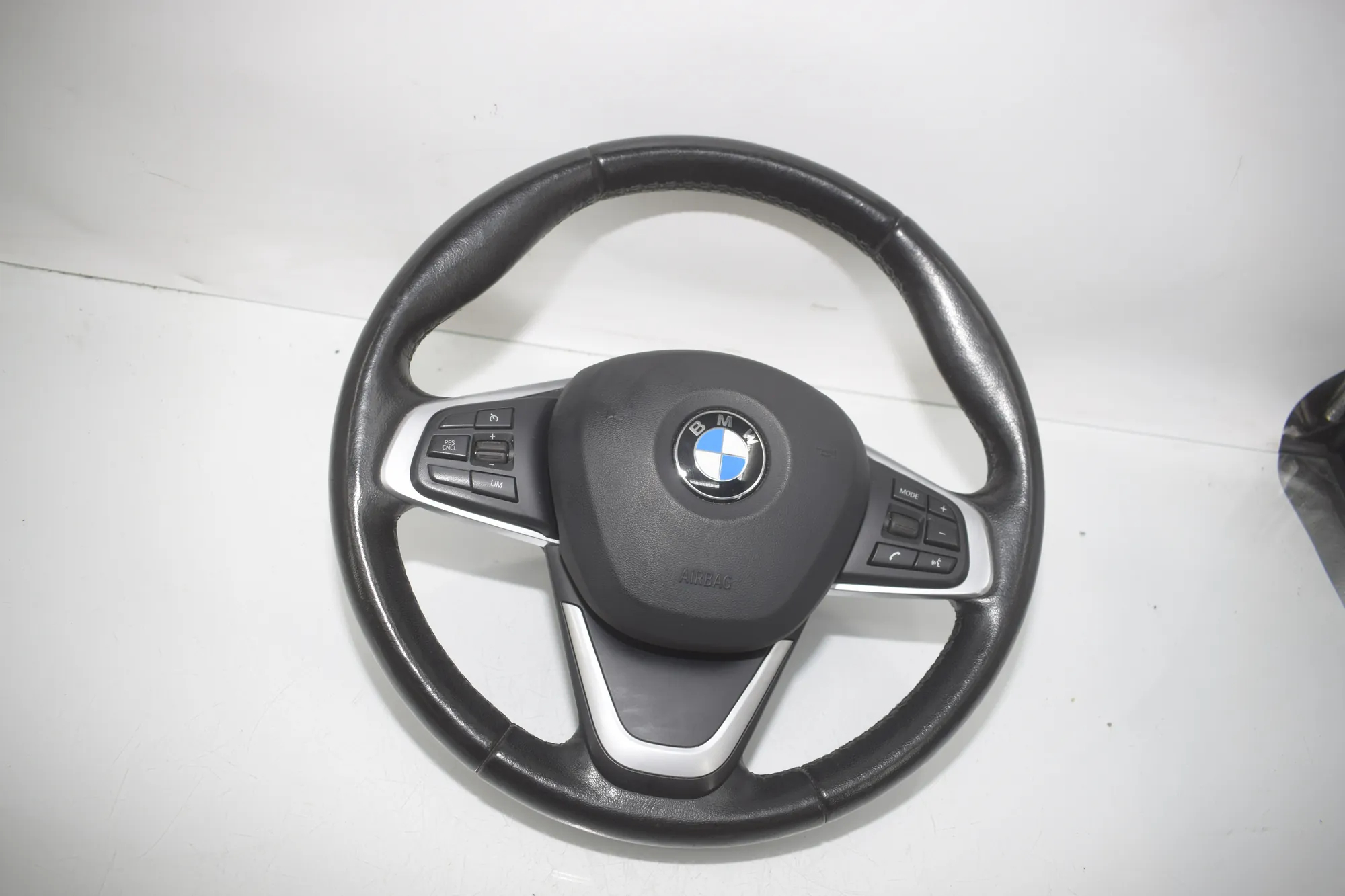 Steering Wheel – OEM 6877509 · BMW X1 (F48) sDrive 18 i 2018 – 2