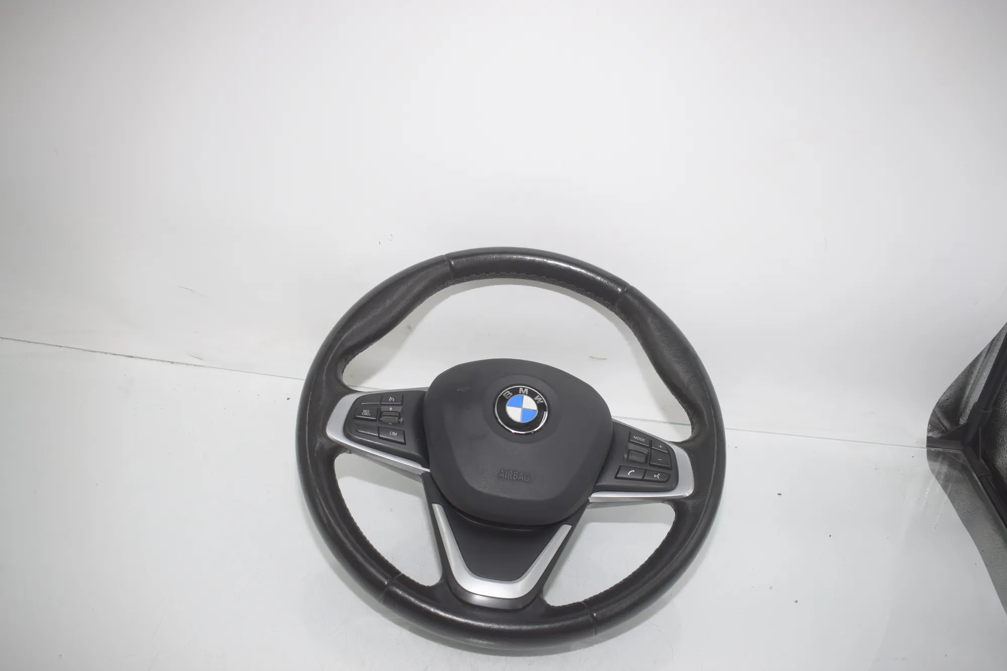 Steering Wheel – OEM 6877509 · BMW X1 (F48) sDrive 18 i 2018