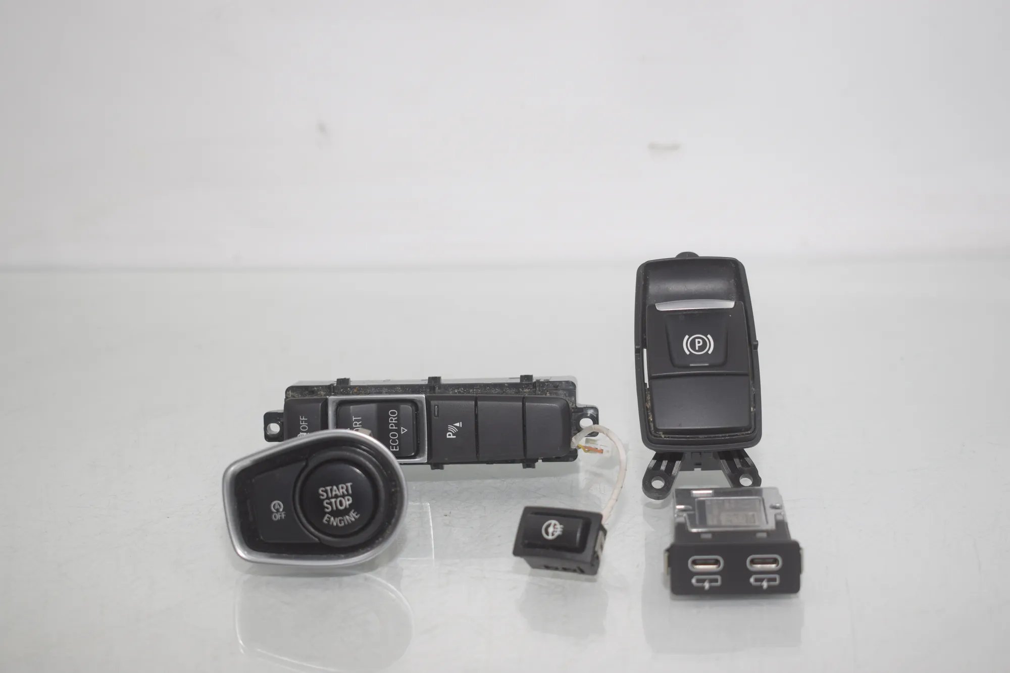 Switches – OEM 6822523 · BMW X1 (F48) sDrive 18 i 2018 – 4