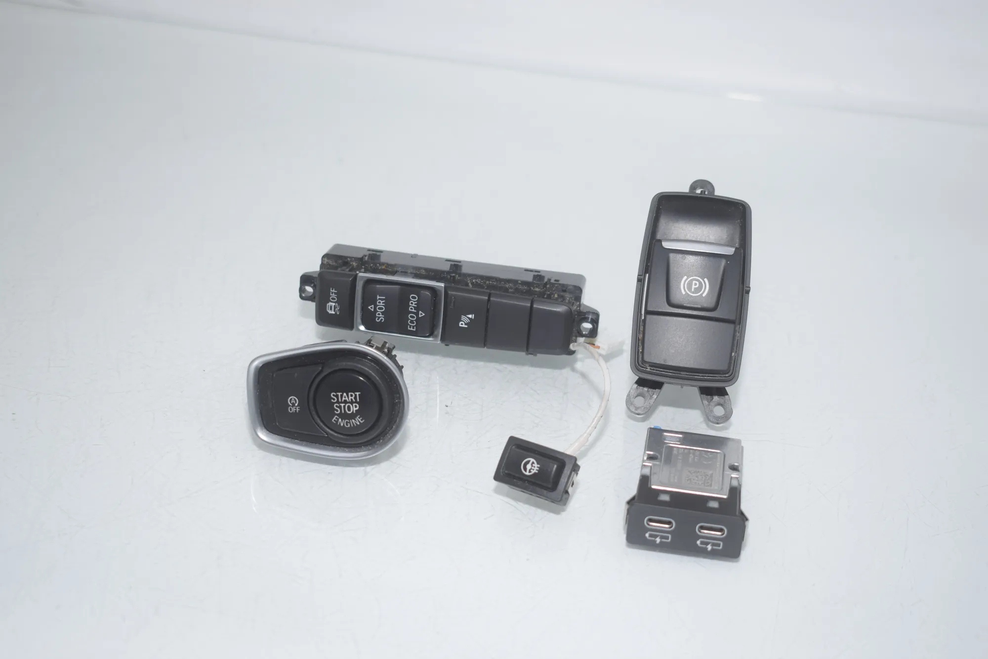 Switches – OEM 6822523 · BMW X1 (F48) sDrive 18 i 2018 – 2