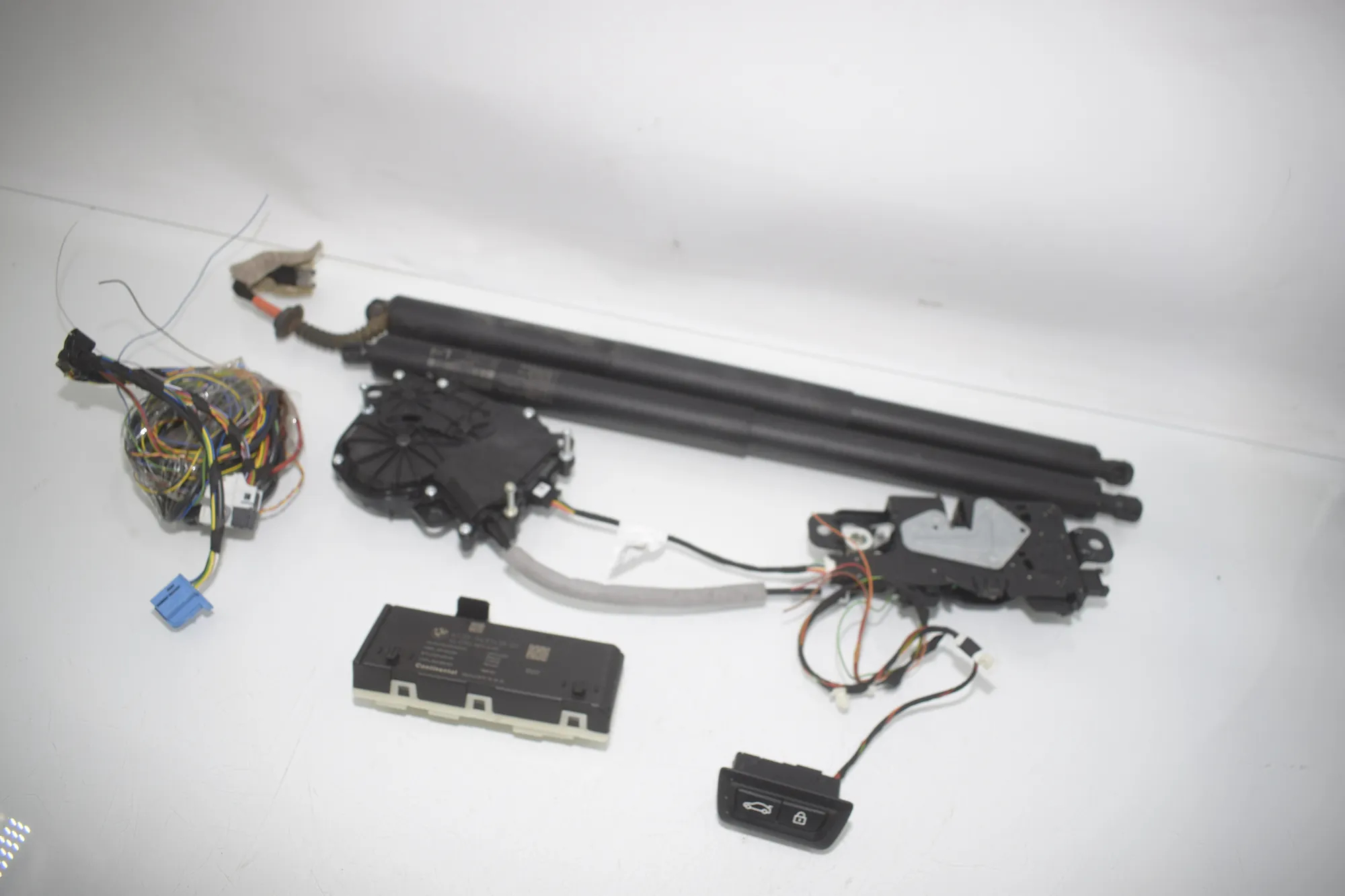 Electric Tailgate Opening Kit – OEM 9491419 · BMW X1 (F48) sDrive 18 i 2018 – 2