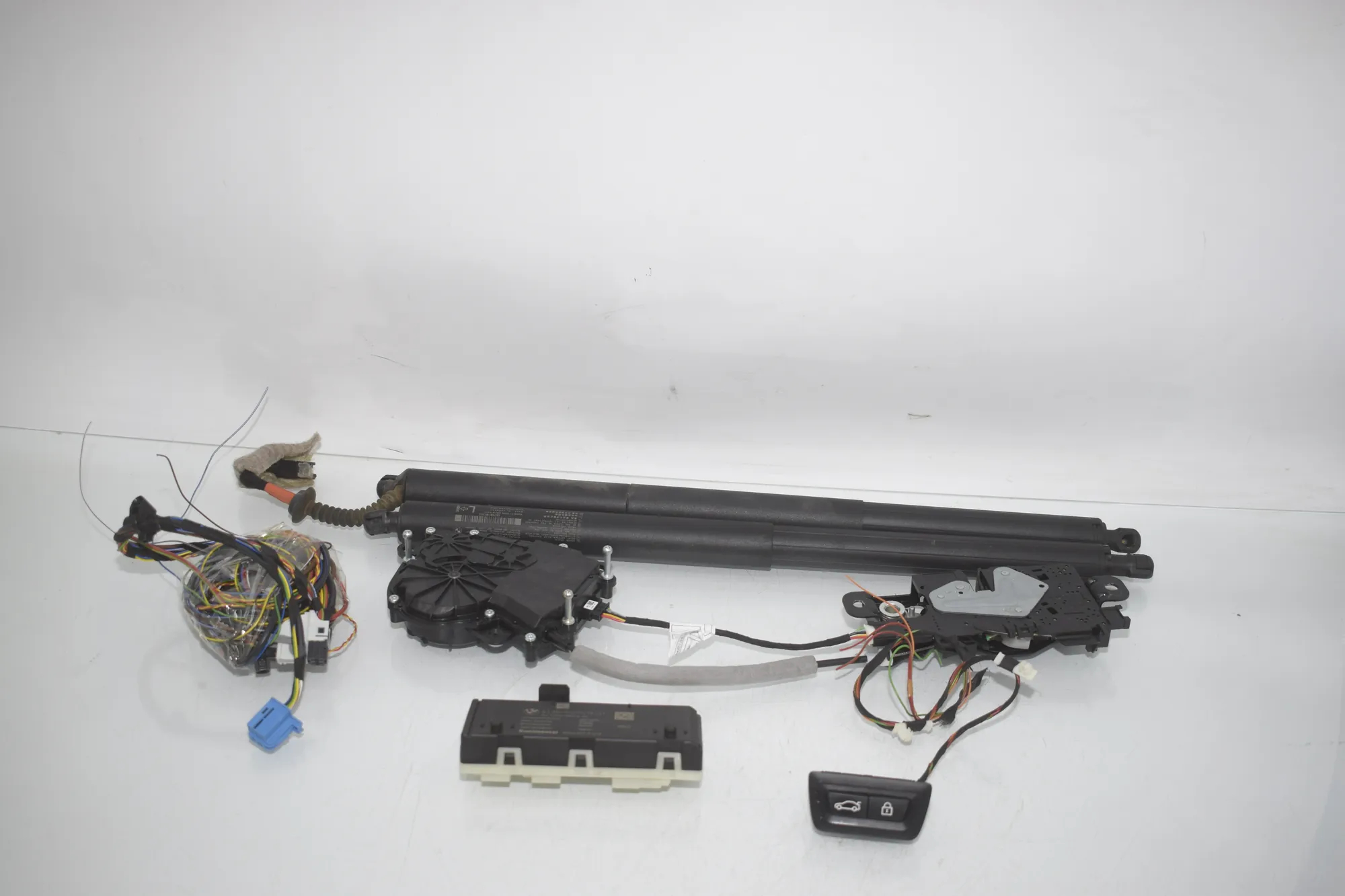 Electric Tailgate Opening Kit – OEM 9491419 · BMW X1 (F48) sDrive 18 i 2018