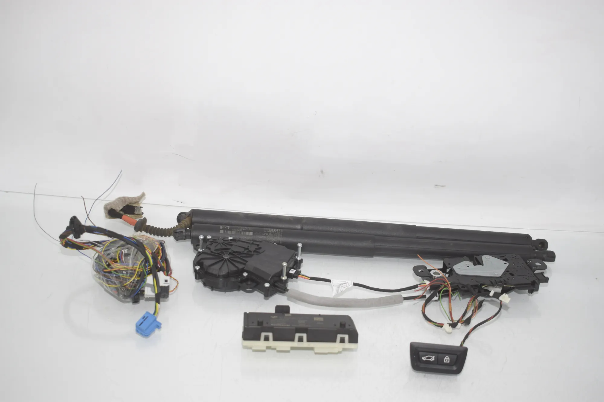 Electric Tailgate Opening Kit – OEM 9491419 · BMW X1 (F48) sDrive 18 i 2018 – 3