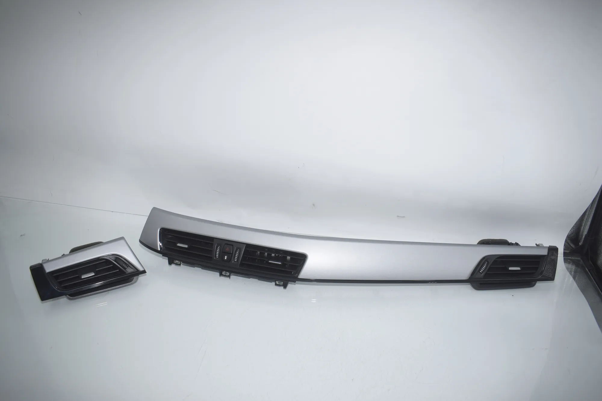 Dashboard Trim – OEM 9292141 · BMW X1 (F48) sDrive 18 i 2018 – 2