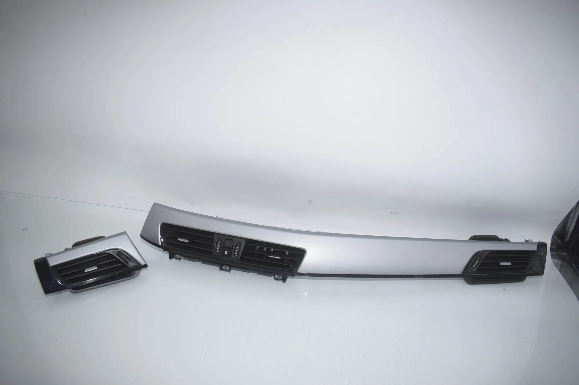 Dashboard Trim – OEM 9292141 · BMW X1 (F48) sDrive 18 i 2018 – 3