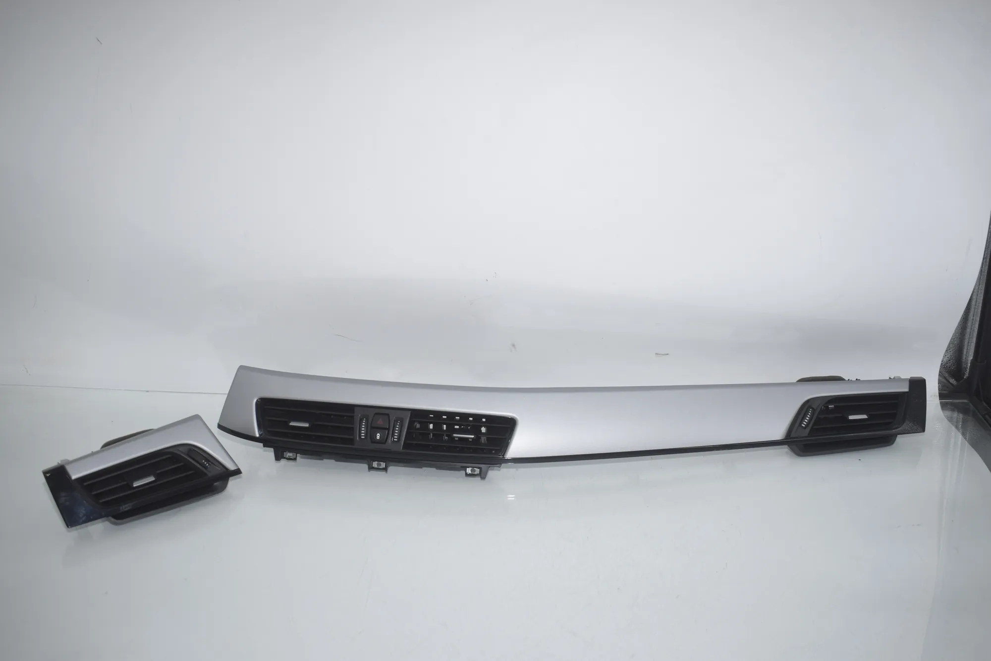 Dashboard Trim – OEM 9292141 · BMW X1 (F48) sDrive 18 i 2018
