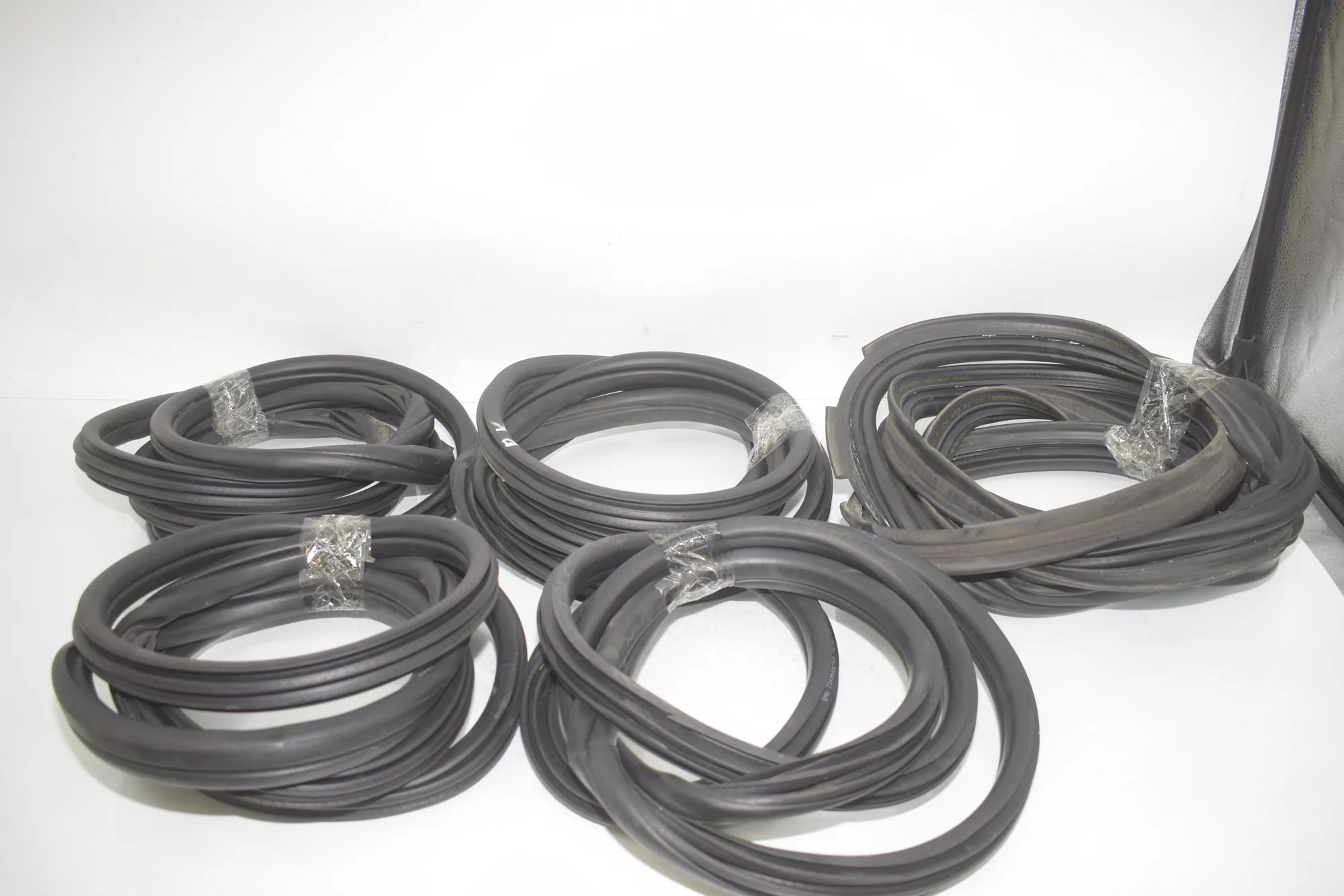 Front Right Door Seal Rubber – OEM 7440033 · BMW X1 (F48) sDrive 18 i 2018