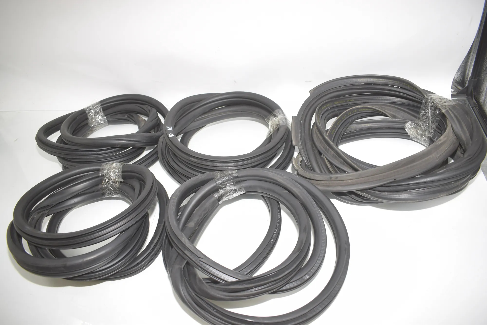 Front Right Door Seal Rubber – OEM 7440033 · BMW X1 (F48) sDrive 18 i 2018 – 2