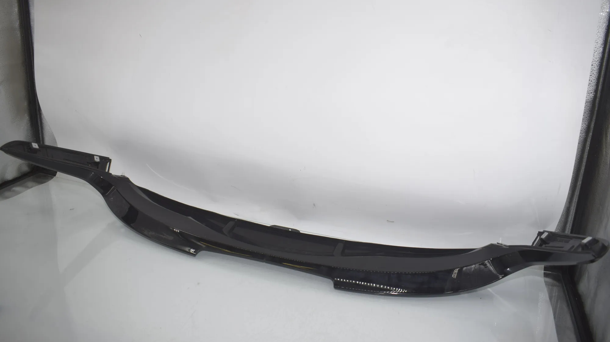 Rear Windshield Spoiler – OEM 7360536 · BMW X1 (F48) sDrive 18 i 2018 – 2