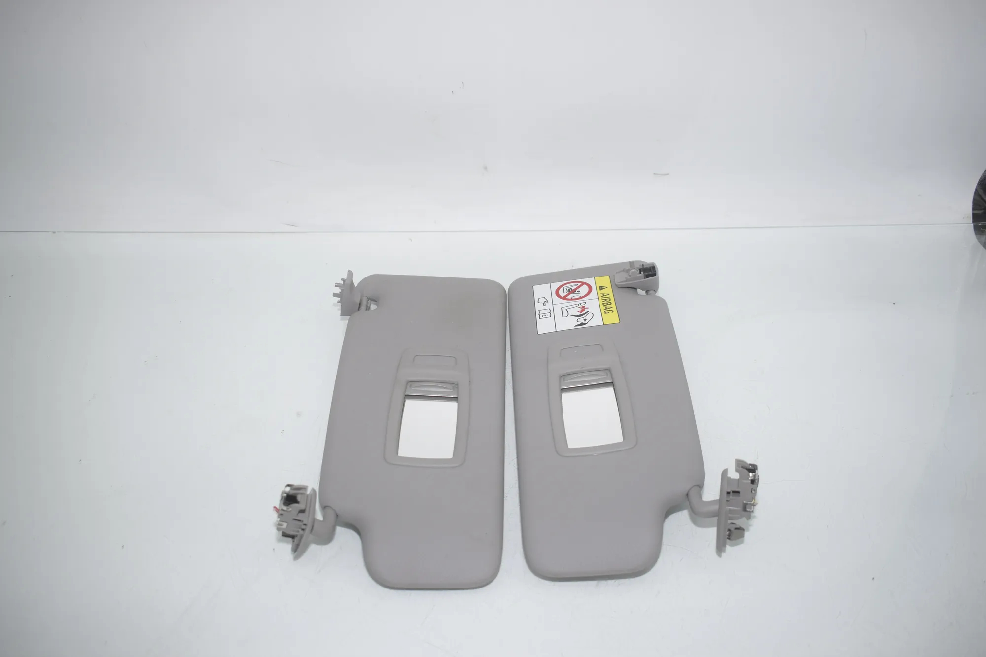 Left Side Sun Visor – OEM 5A3BCC2 · BMW X1 (F48) sDrive 18 i 2018 – 4