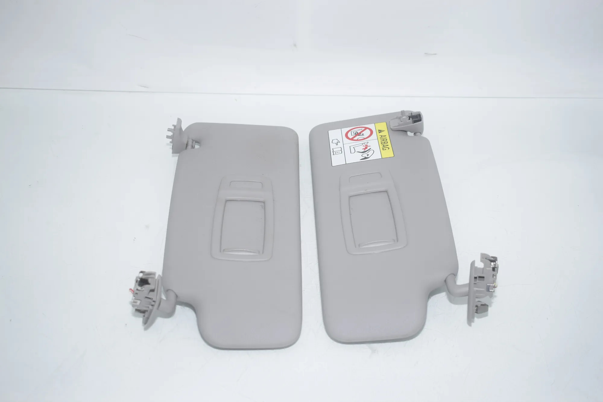 Left Side Sun Visor – OEM 5A3BCC2 · BMW X1 (F48) sDrive 18 i 2018