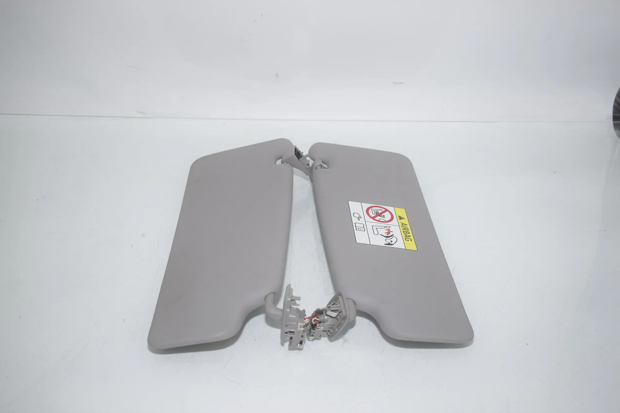 Left Side Sun Visor – OEM 5A3BCC2 · BMW X1 (F48) sDrive 18 i 2018 – 5