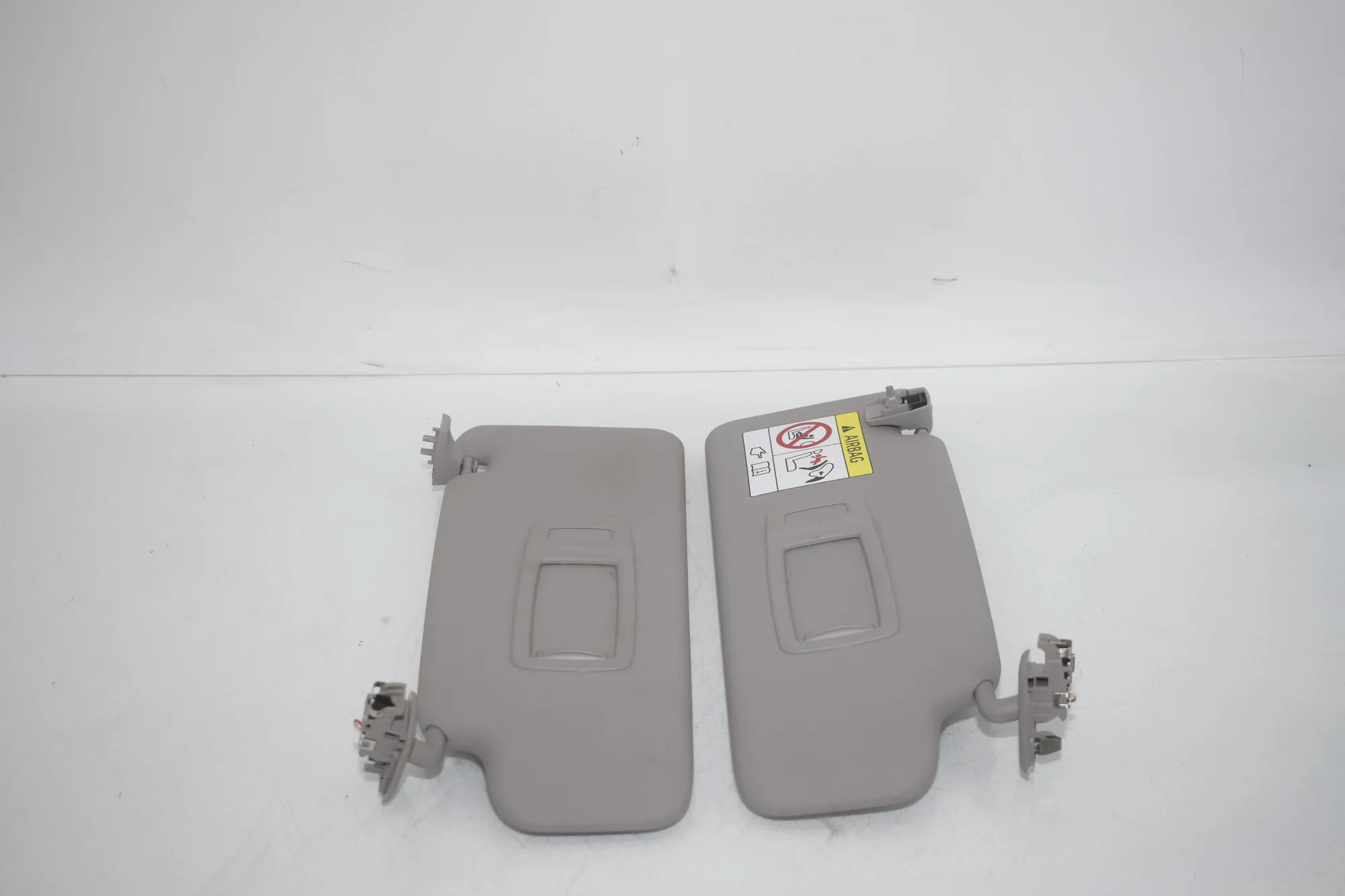 Left Side Sun Visor – OEM 5A3BCC2 · BMW X1 (F48) sDrive 18 i 2018 – 3