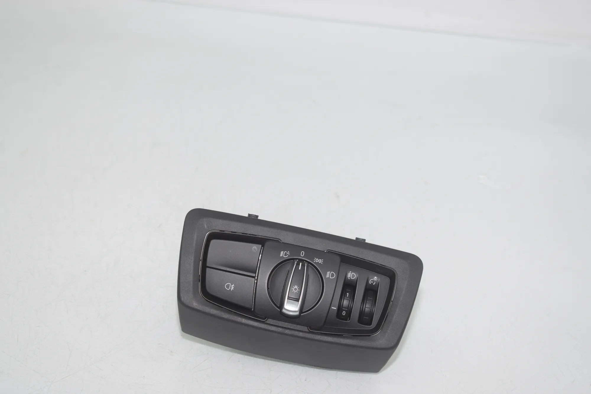 Headlight Switch Control Unit – OEM 9865819 · BMW BMW 2 Active Tourer (F45) 225 xe 2019