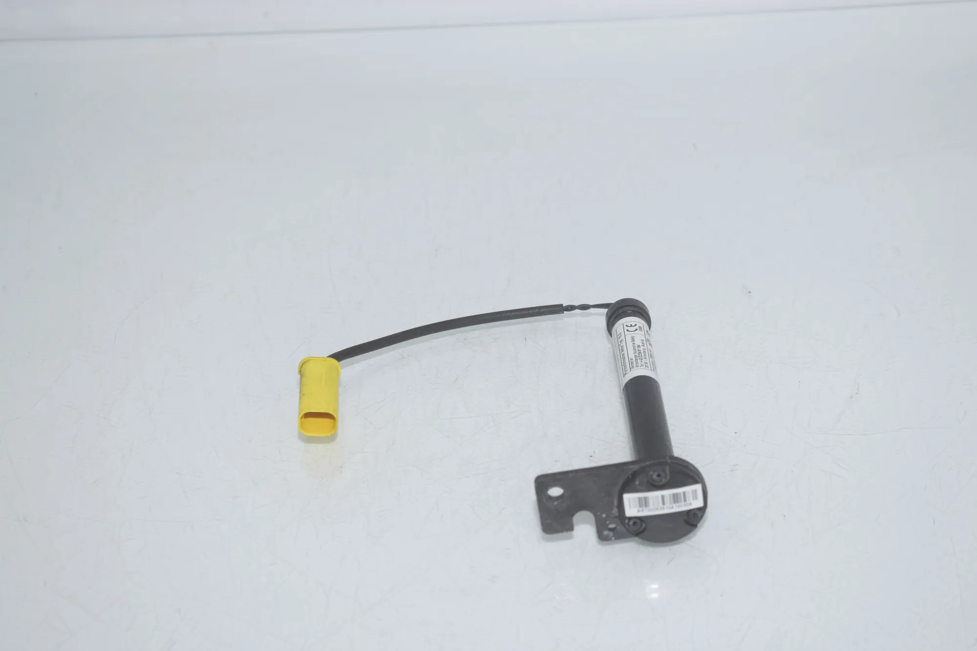 Hood Hinge Actuator – OEM 7300538 · BMW BMW 2 Active Tourer (F45) 225 xe 2019 – 3