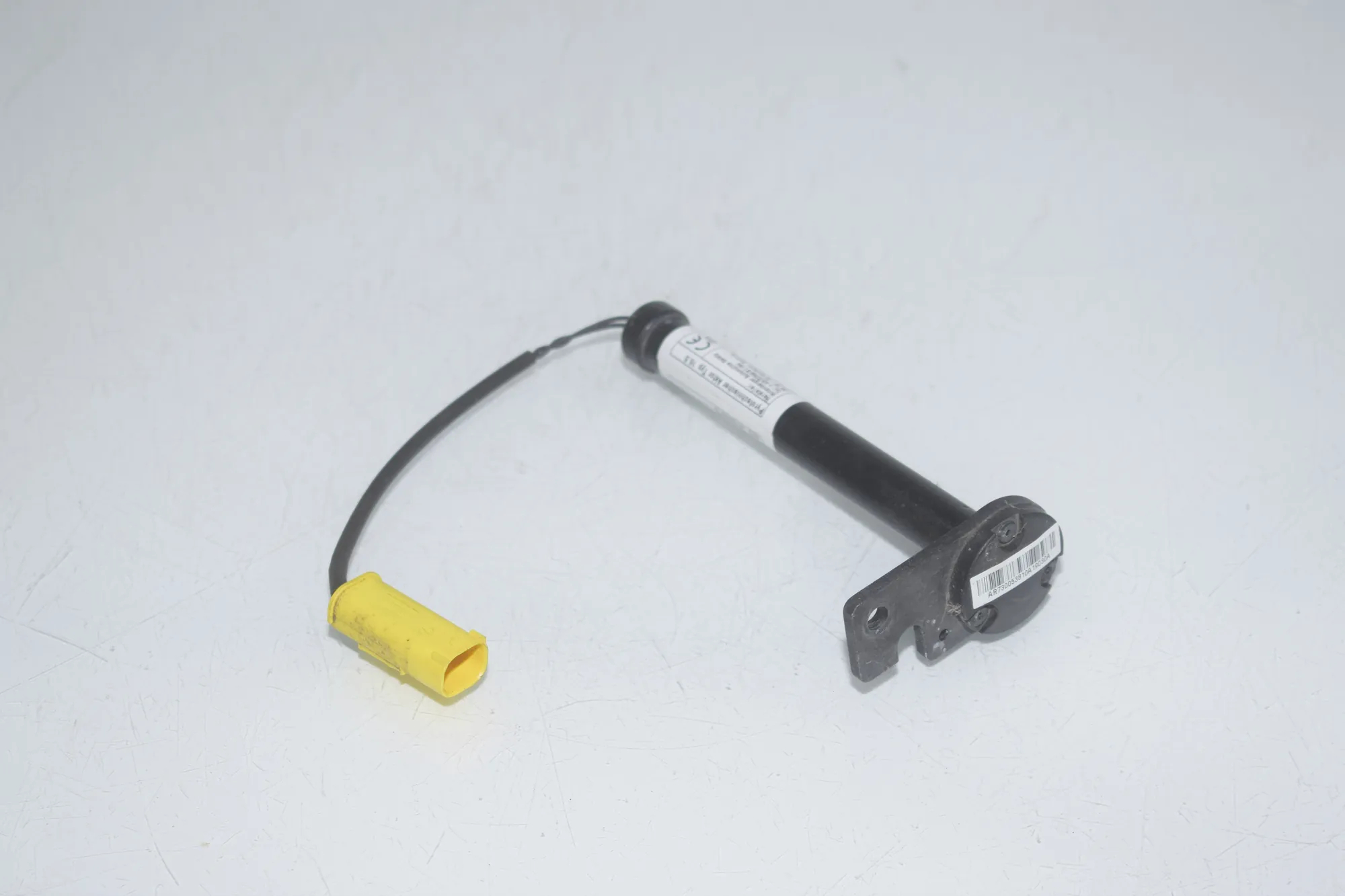 Hood Hinge Actuator – OEM 7300538 · BMW BMW 2 Active Tourer (F45) 225 xe 2019