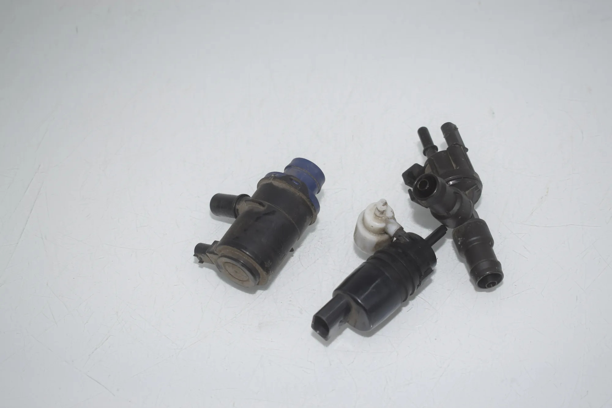 Washer Tank Motor – OEM 7388349 · BMW BMW 2 Active Tourer (F45) 225 xe 2019 – 3