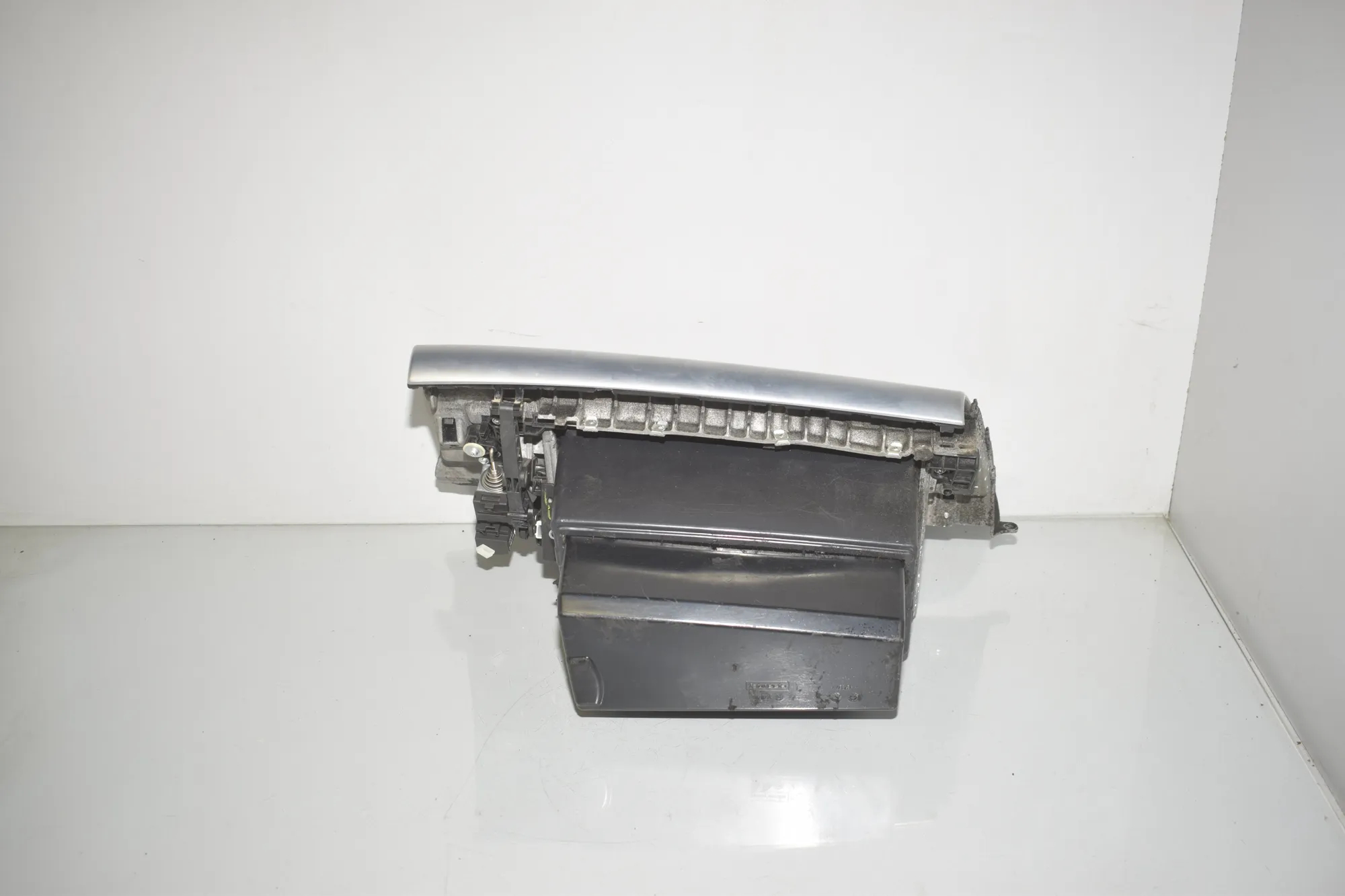 Glove Compartment – OEM 1122707284 · BMW X5 (E70) xDrive 30 d 2011 – 2