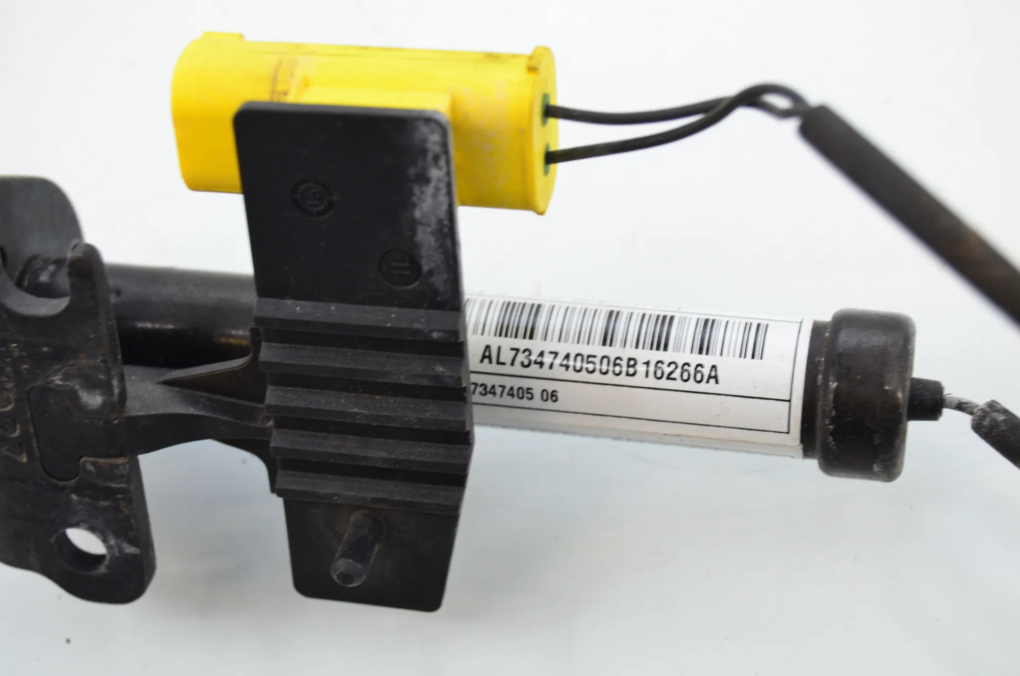 Hood Hinge Actuator – OEM 7347405 · BMW 7 (G11, G12) 750 d, Ld xDrive 2016 – 4