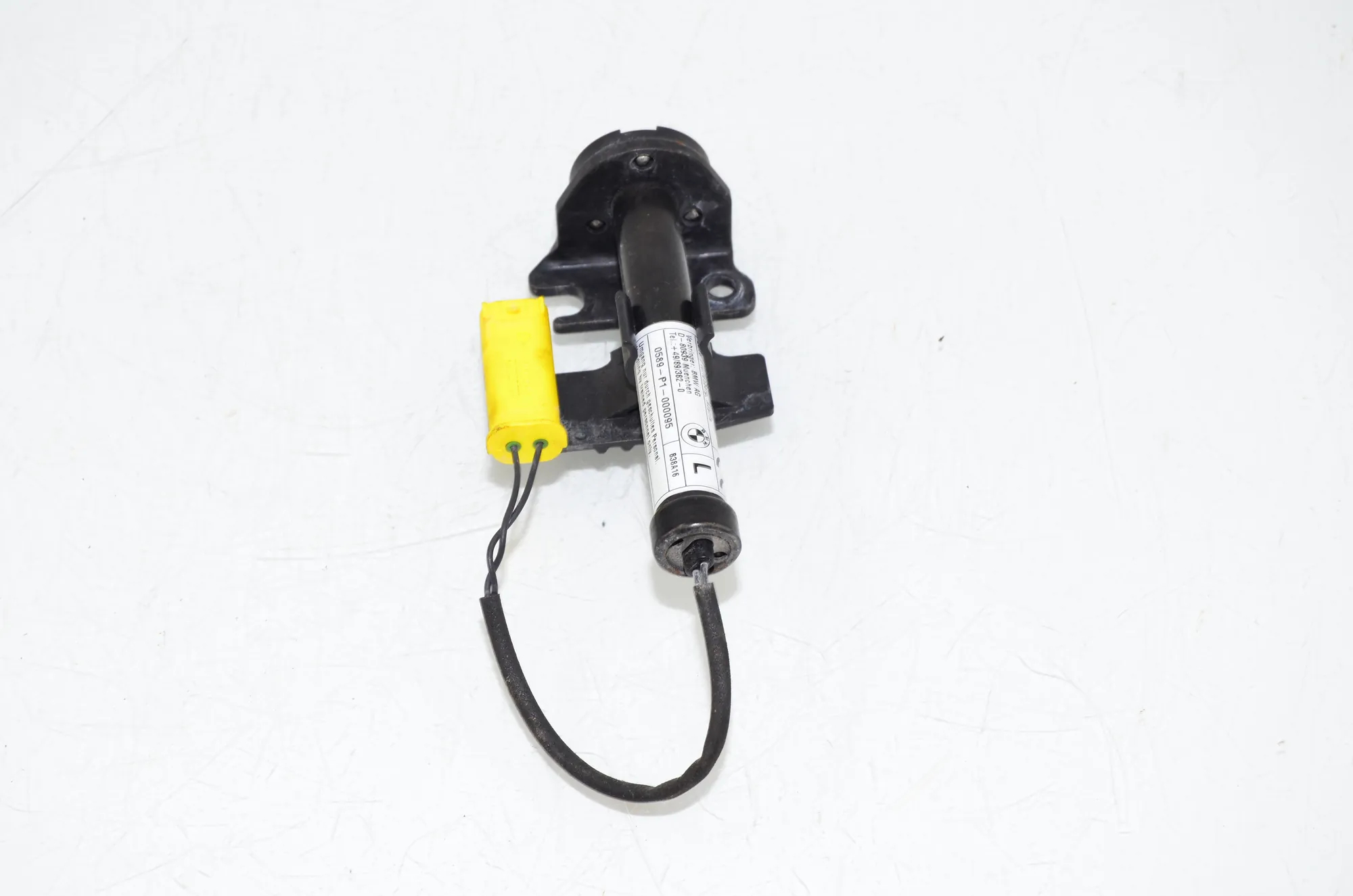 Hood Hinge Actuator – OEM 7347405 · BMW 7 (G11, G12) 750 d, Ld xDrive 2016 – 2