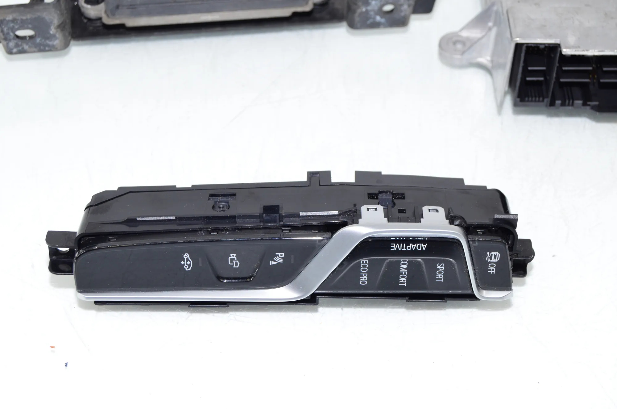 Distance Radar Sensor – OEM 6886388 · BMW 7 (G11, G12) 750 d, Ld xDrive 2016 – 5