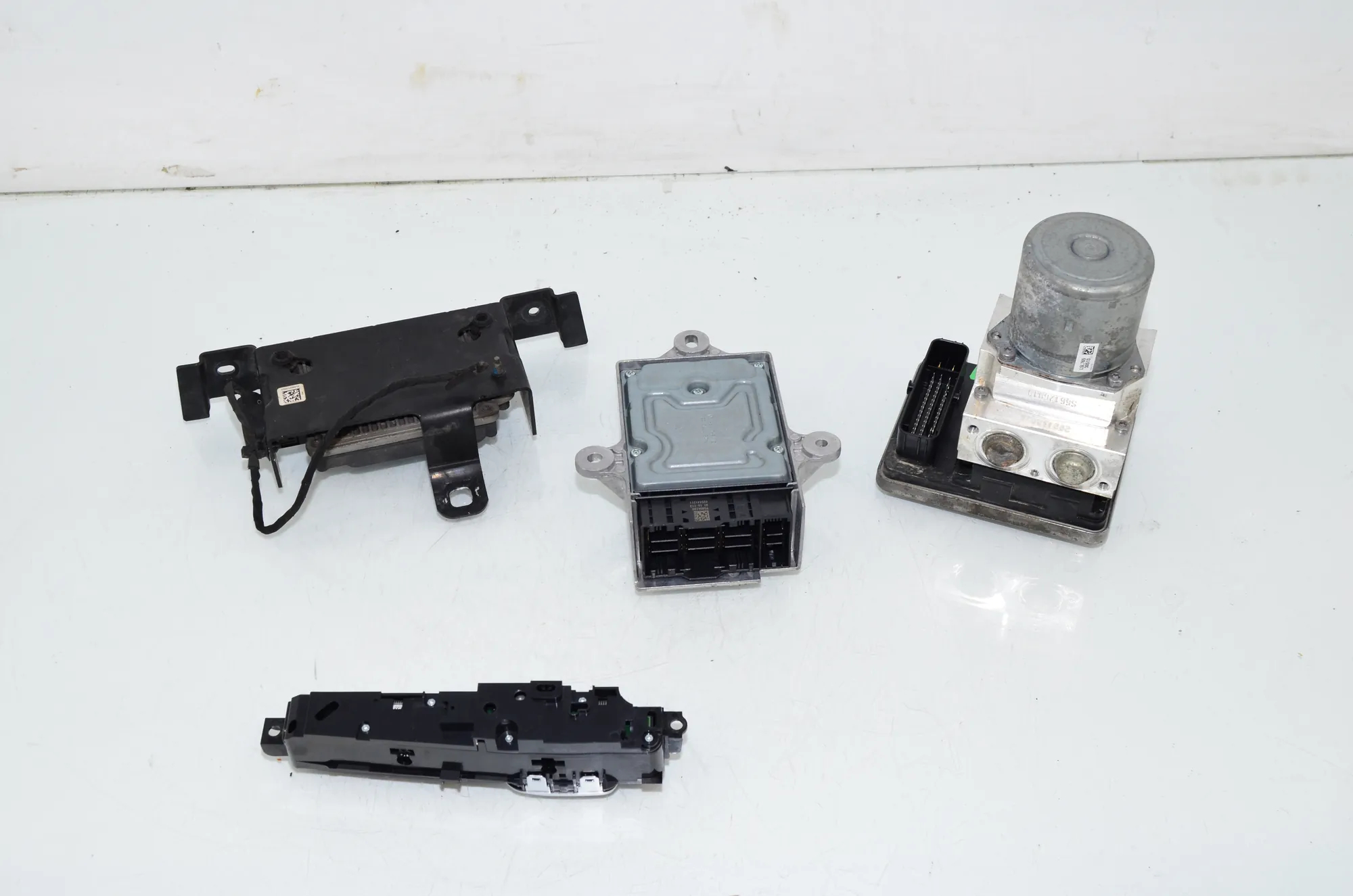 Distance Radar Sensor – OEM 6886388 · BMW 7 (G11, G12) 750 d, Ld xDrive 2016 – 6